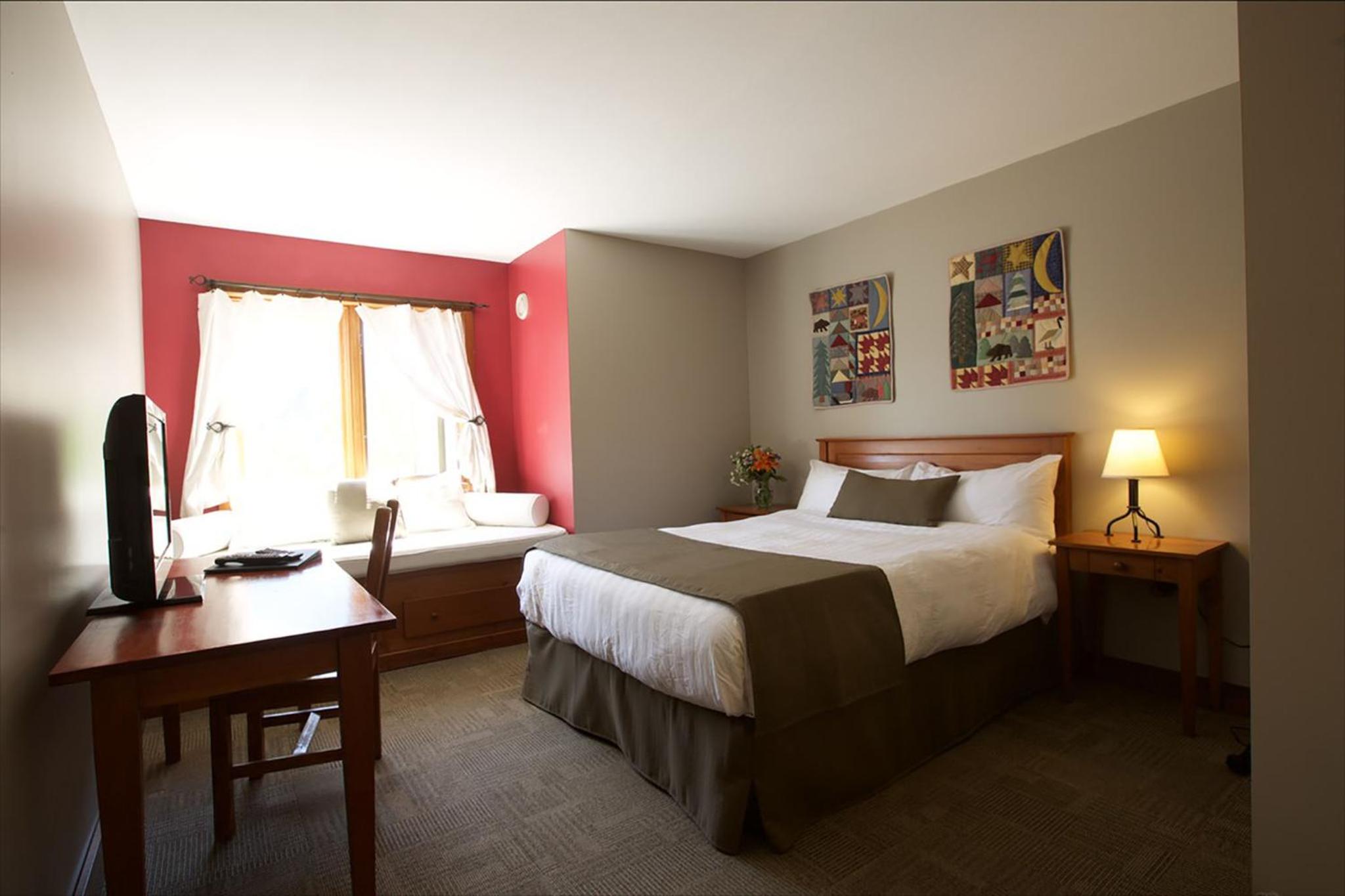 Queen Room with Single Bed