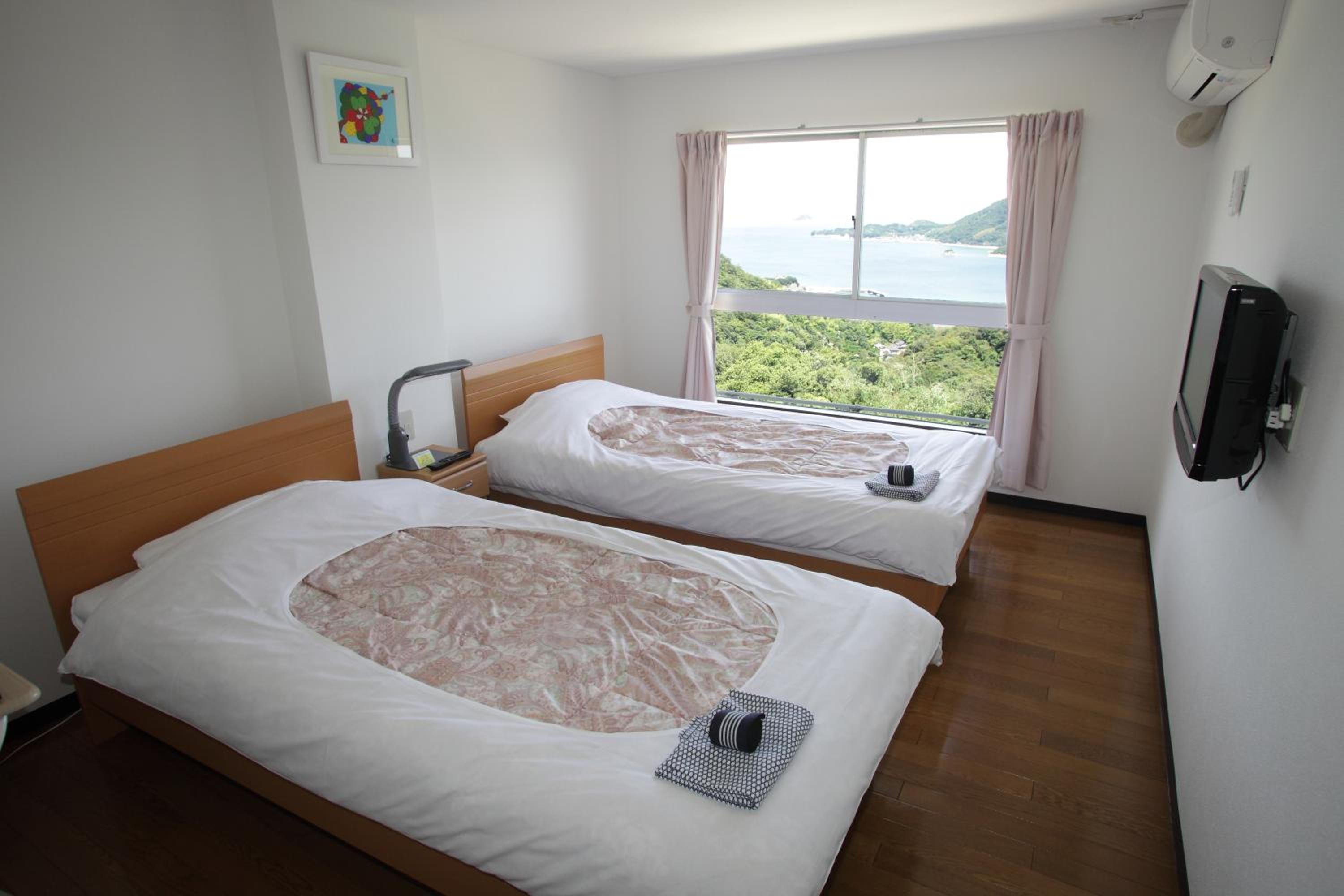 Standard Twin Room with Sea View photo 1