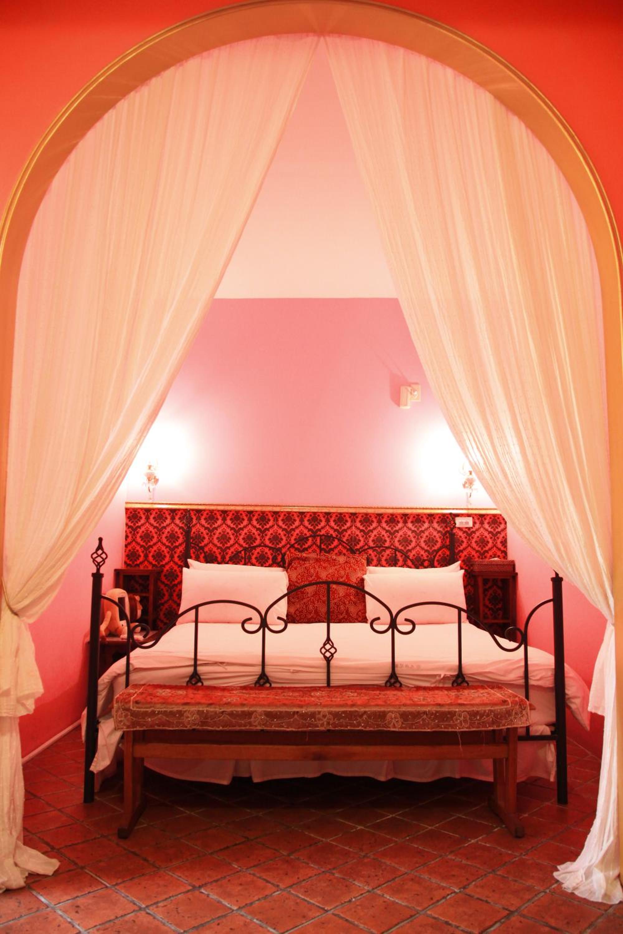 Standard Double Room - Photo 2