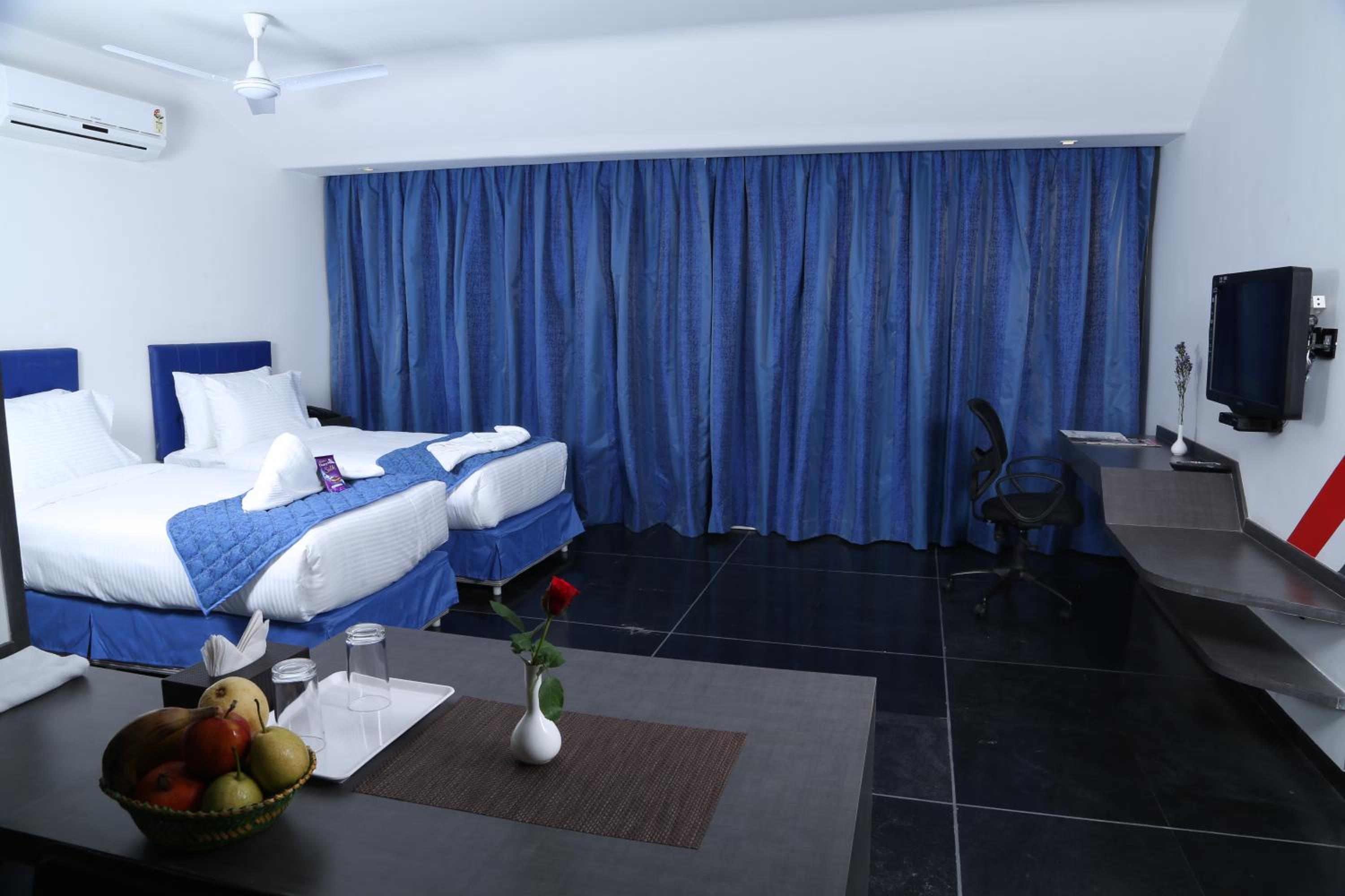 Business Twin Room - Non-Smoking photo 3