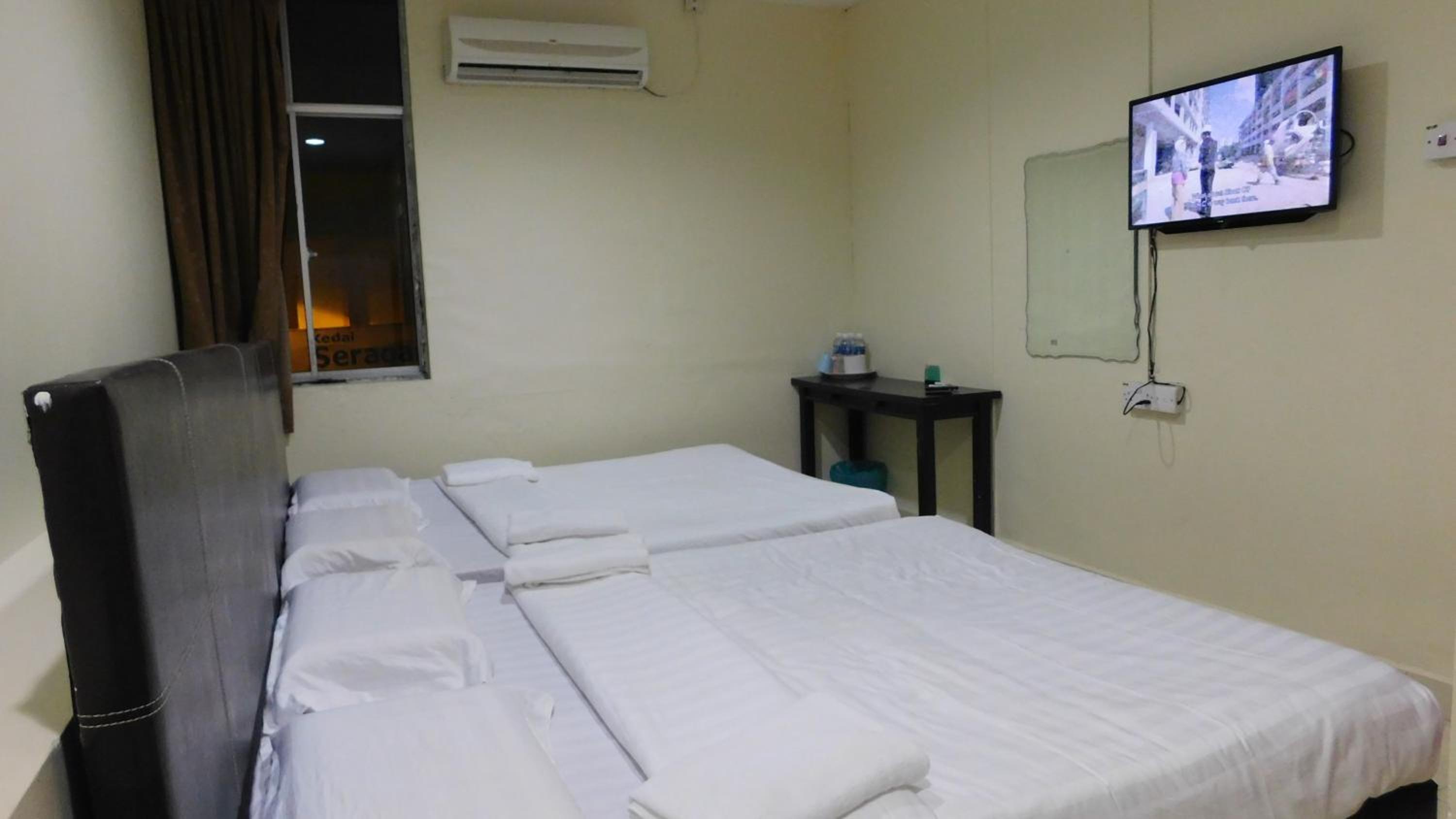Queen Room with Two Queen Beds - Photo 10
