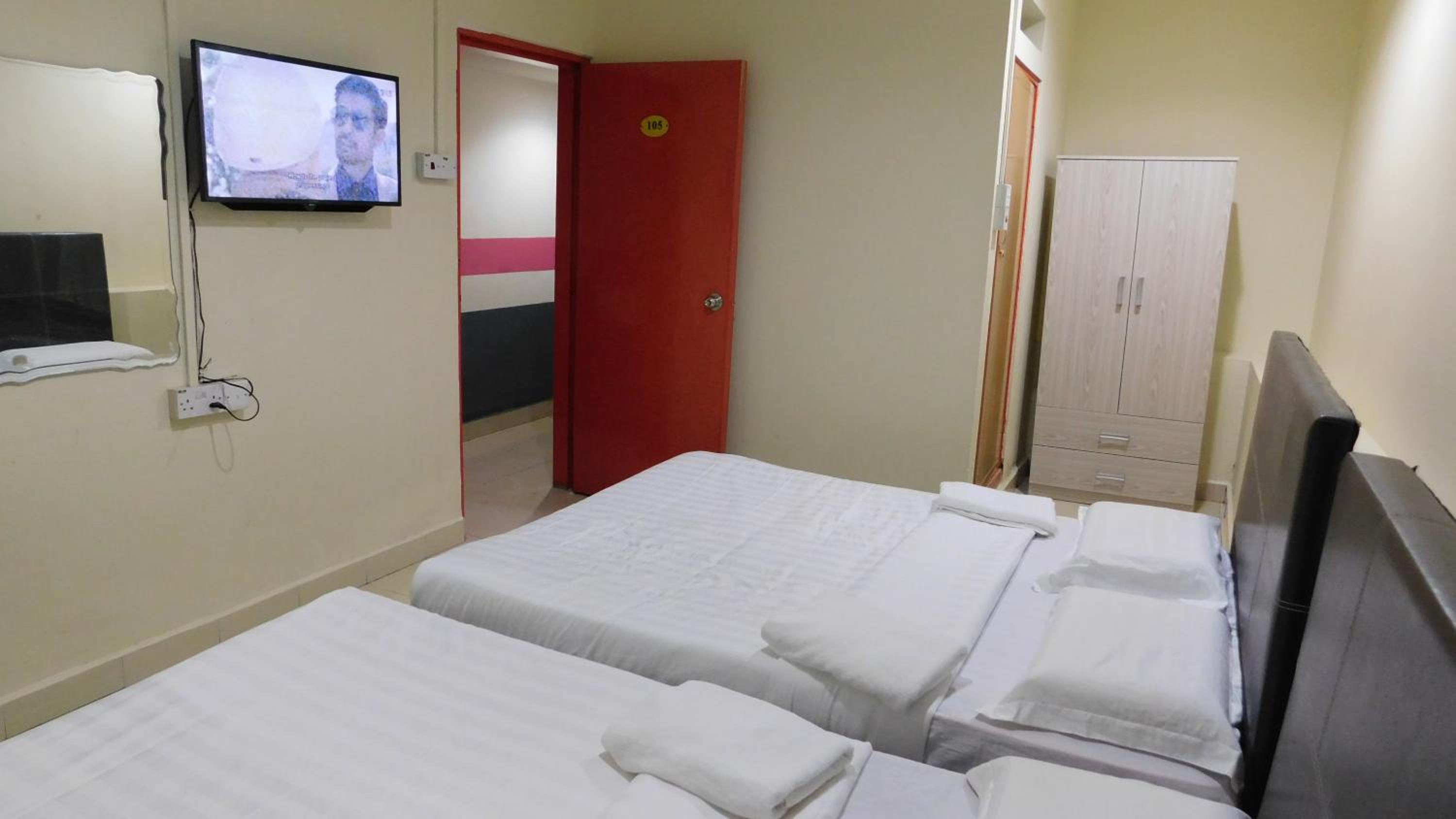 Queen Room with Two Queen Beds - Photo 9