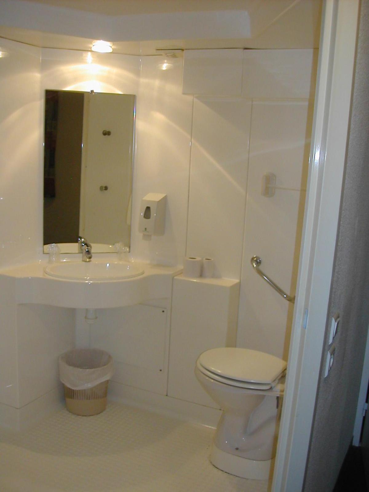 Double Room - Disability Access photo 3