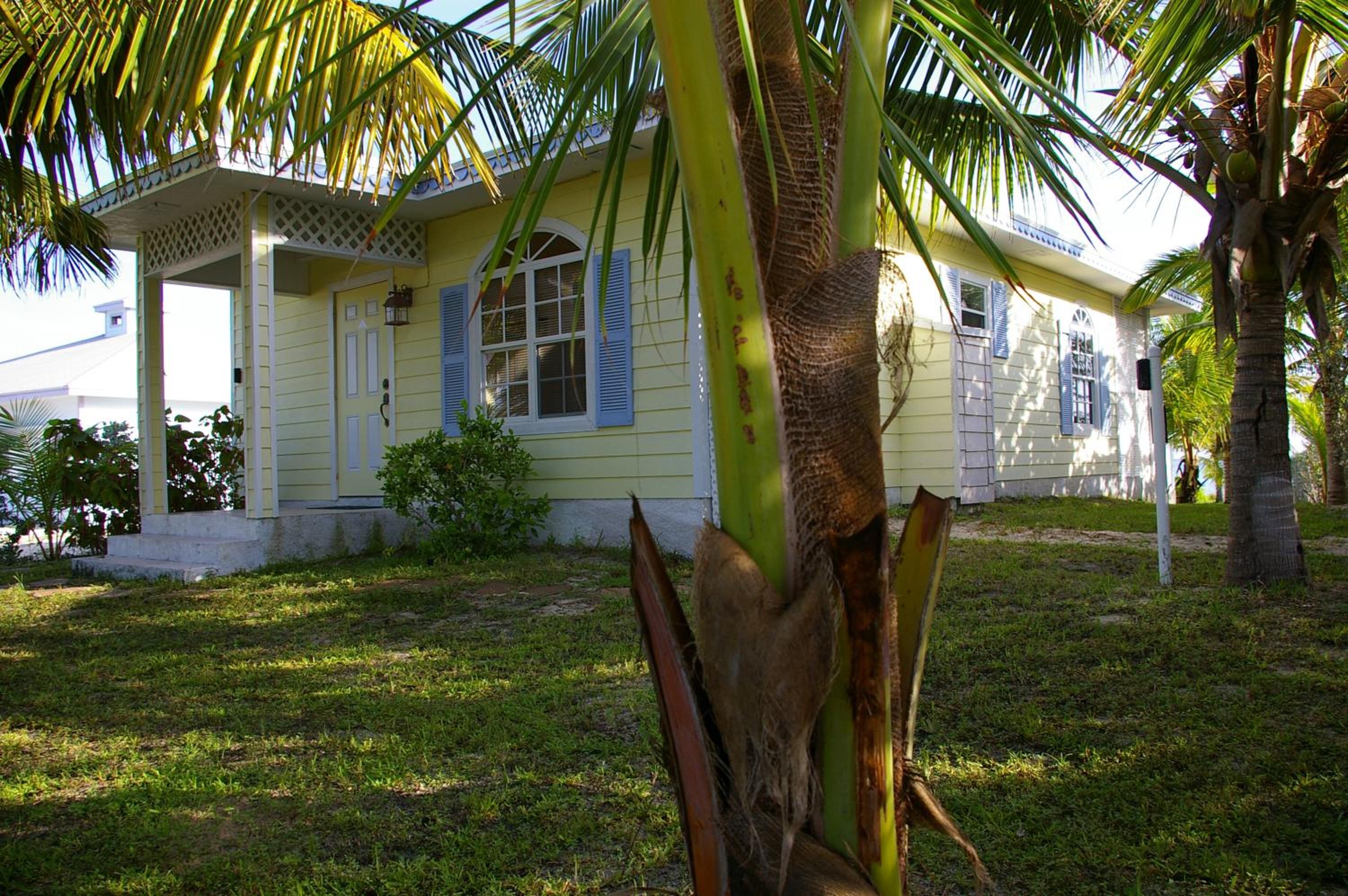 Two-Bedroom Cottage with Garden View photo 3