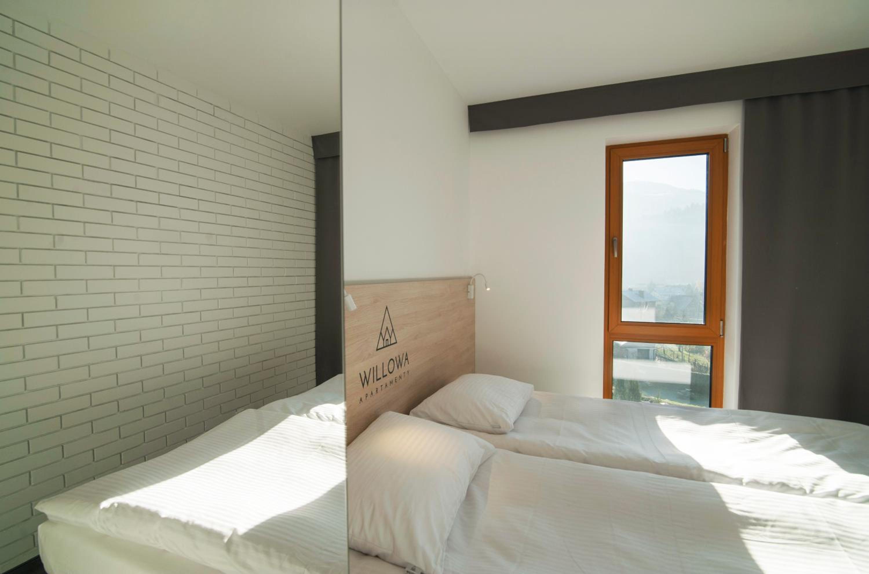 Apartment with Balcony - Photo 7