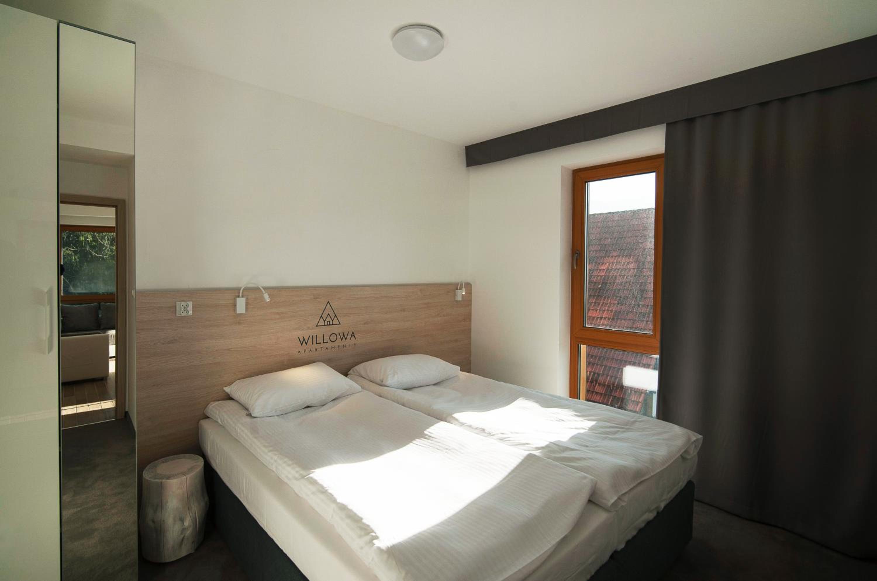 Apartment with Balcony - Photo 6