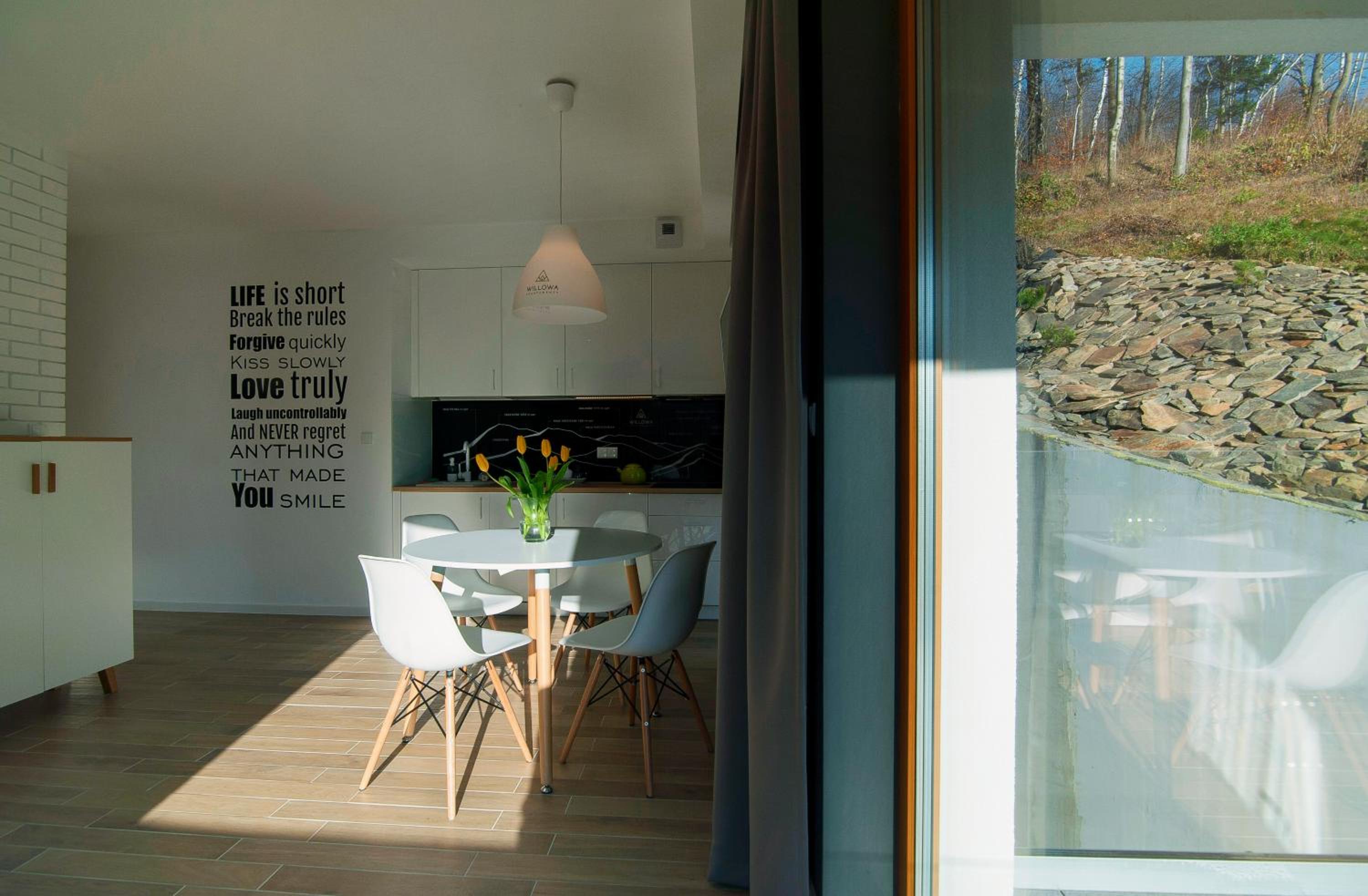 Apartment with Mountain View - Photo 23