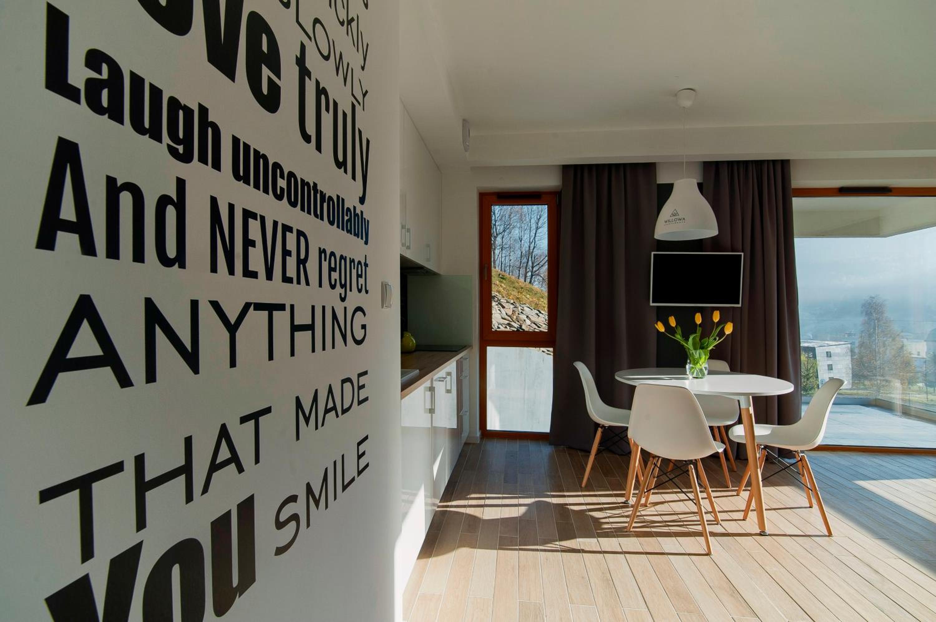 Apartment with Mountain View - Photo 24