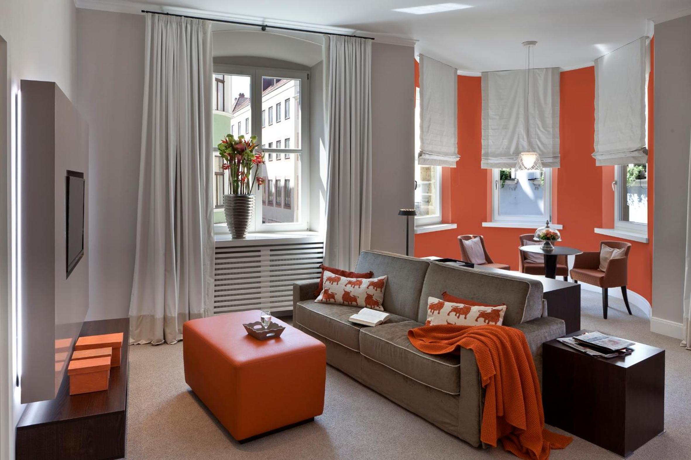 Suite - Photo 7