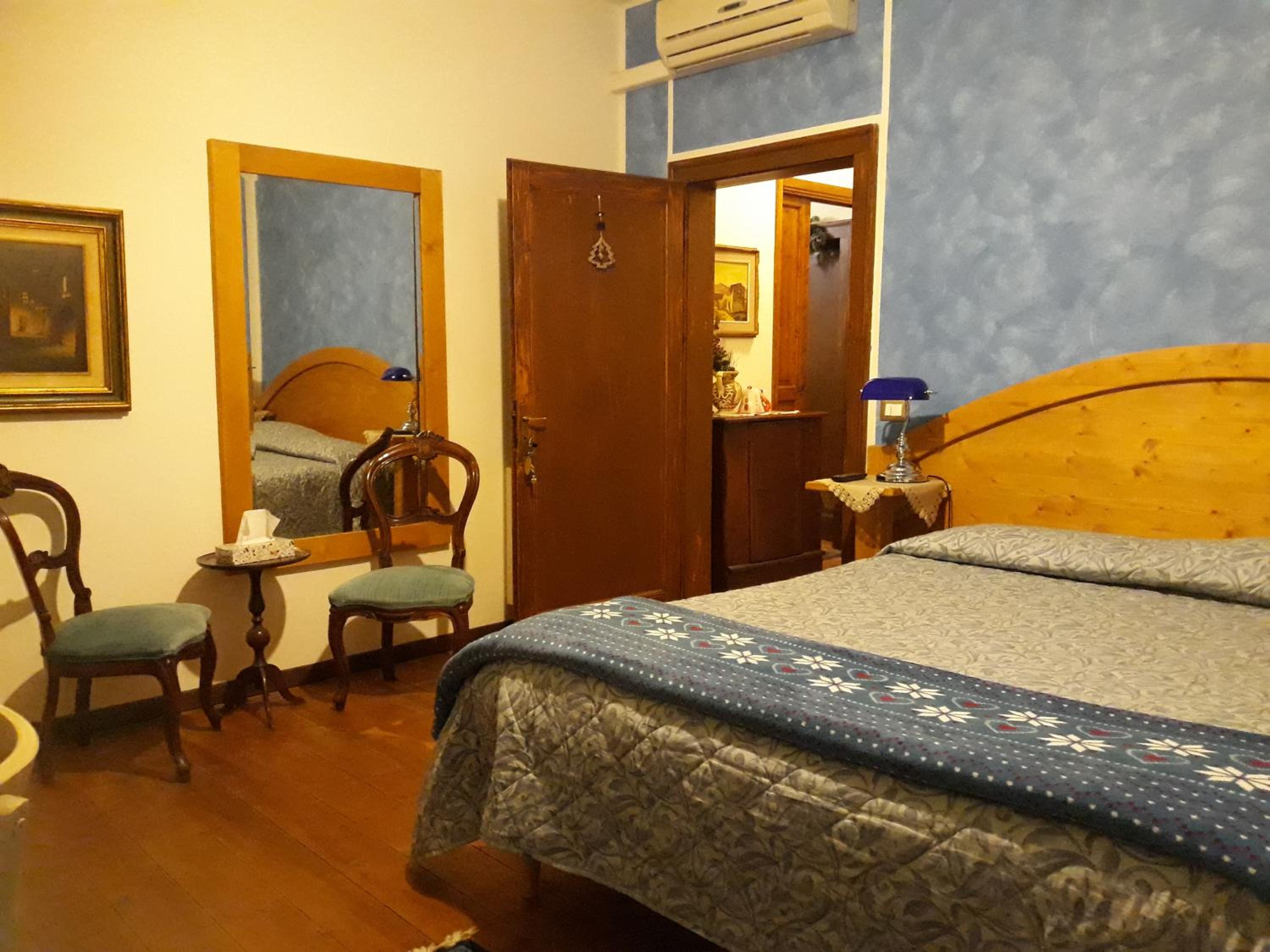 Standard Double Room photo 3