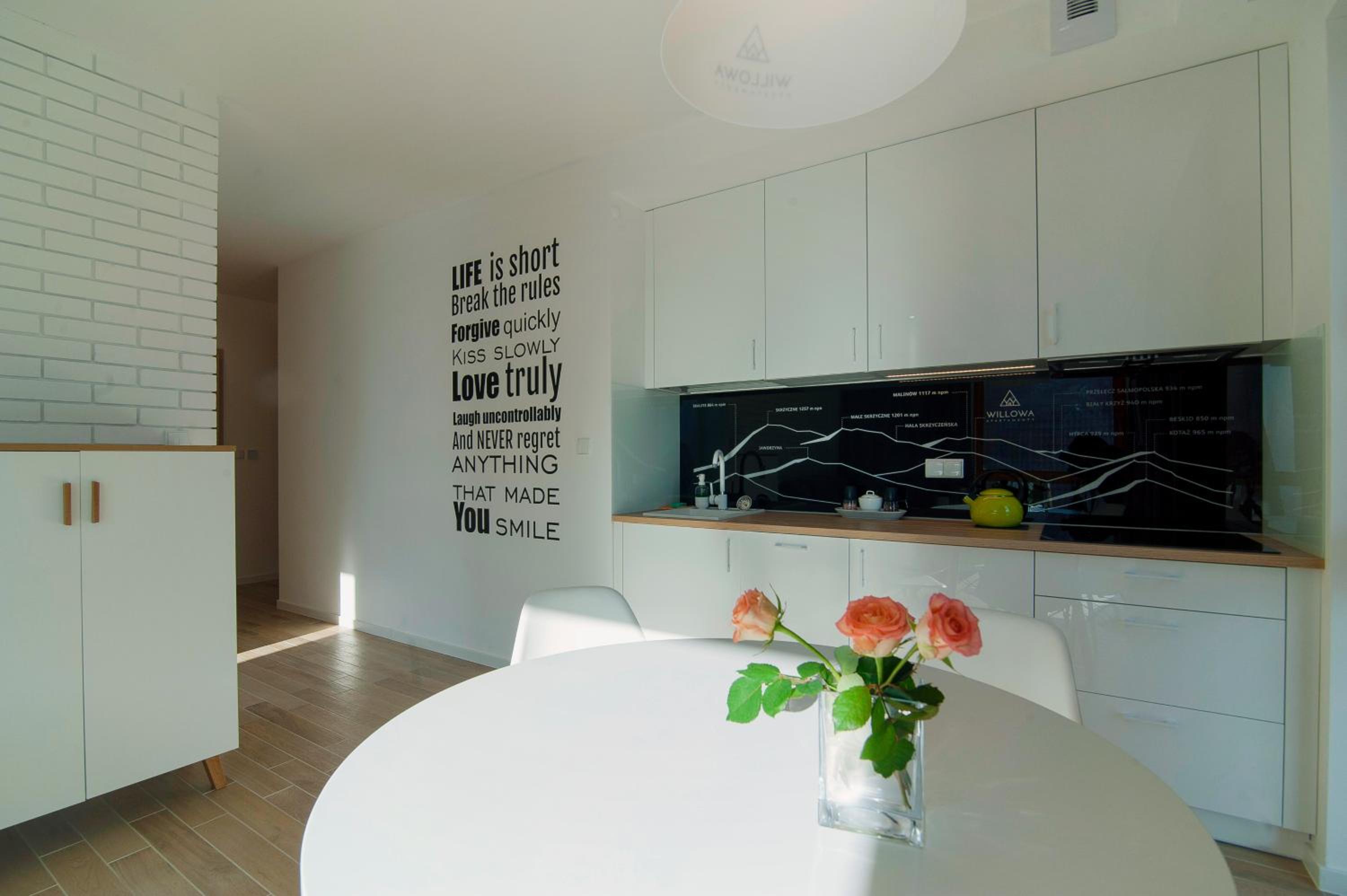Apartment with Balcony - Photo 14