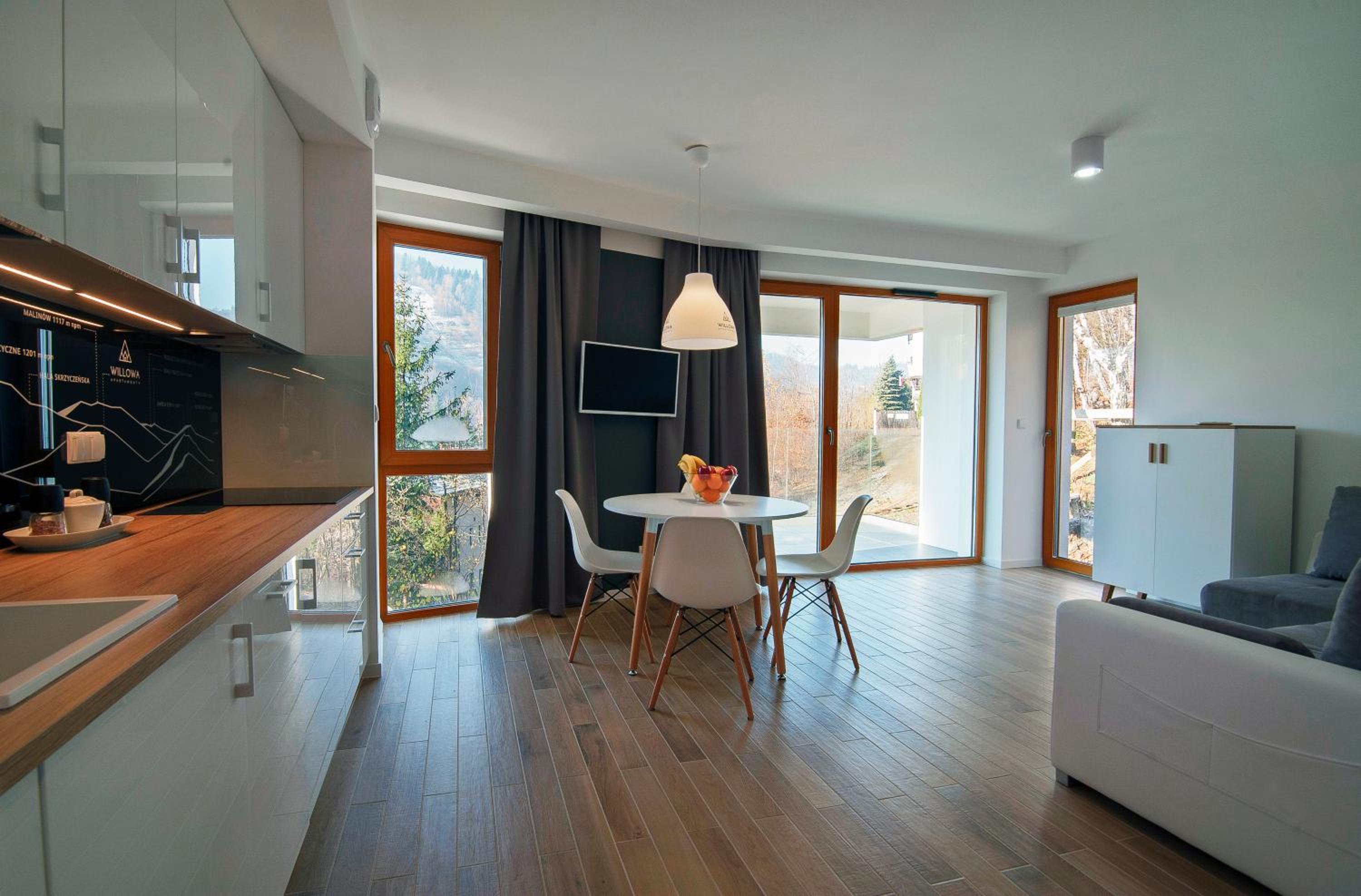 Apartment with Mountain View - Photo 1