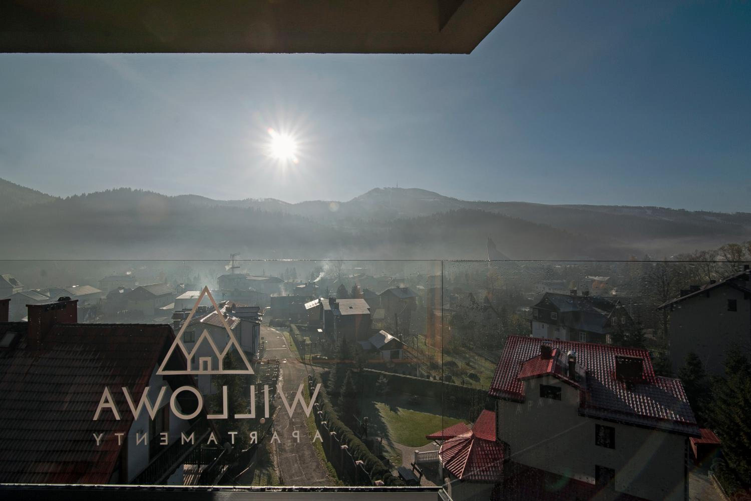 Apartment with Mountain View - Photo 3