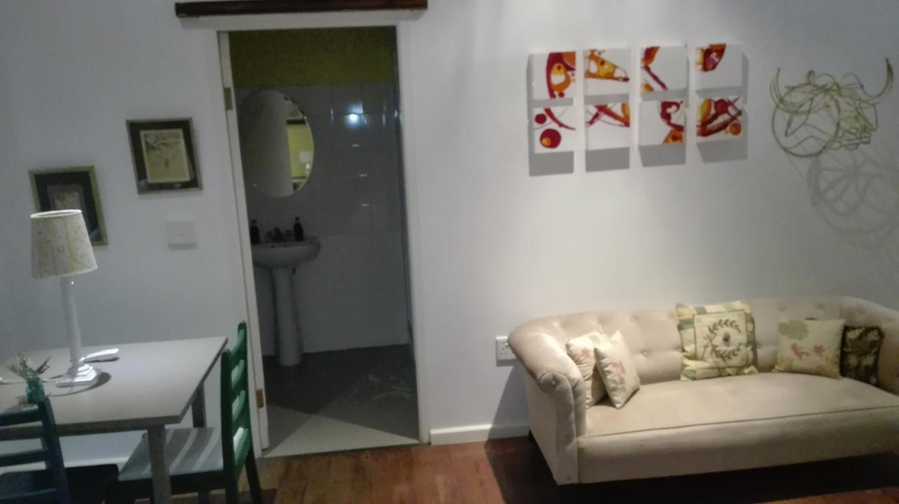 Suite - Photo 18
