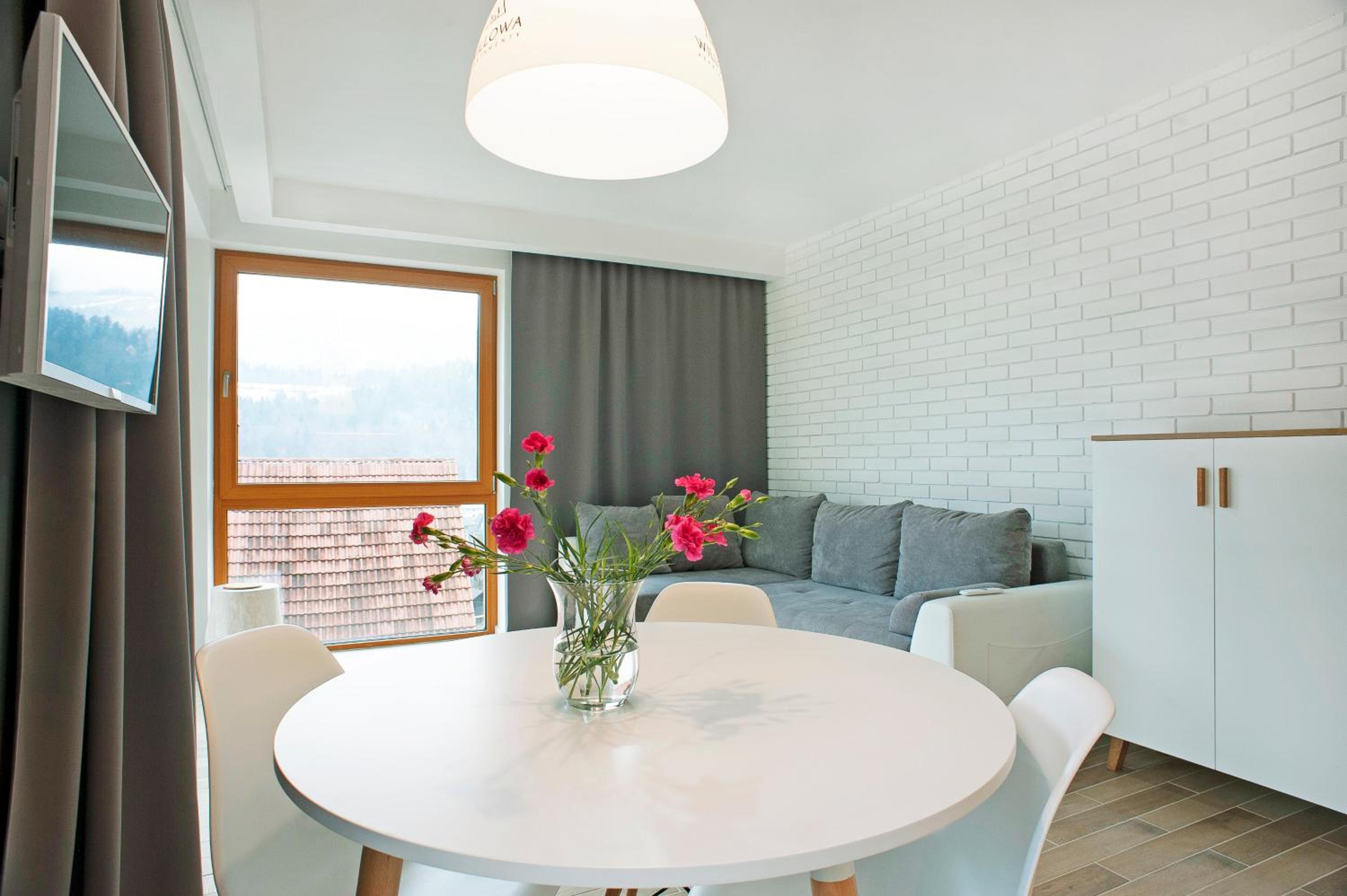 Apartment with Balcony - Photo 12
