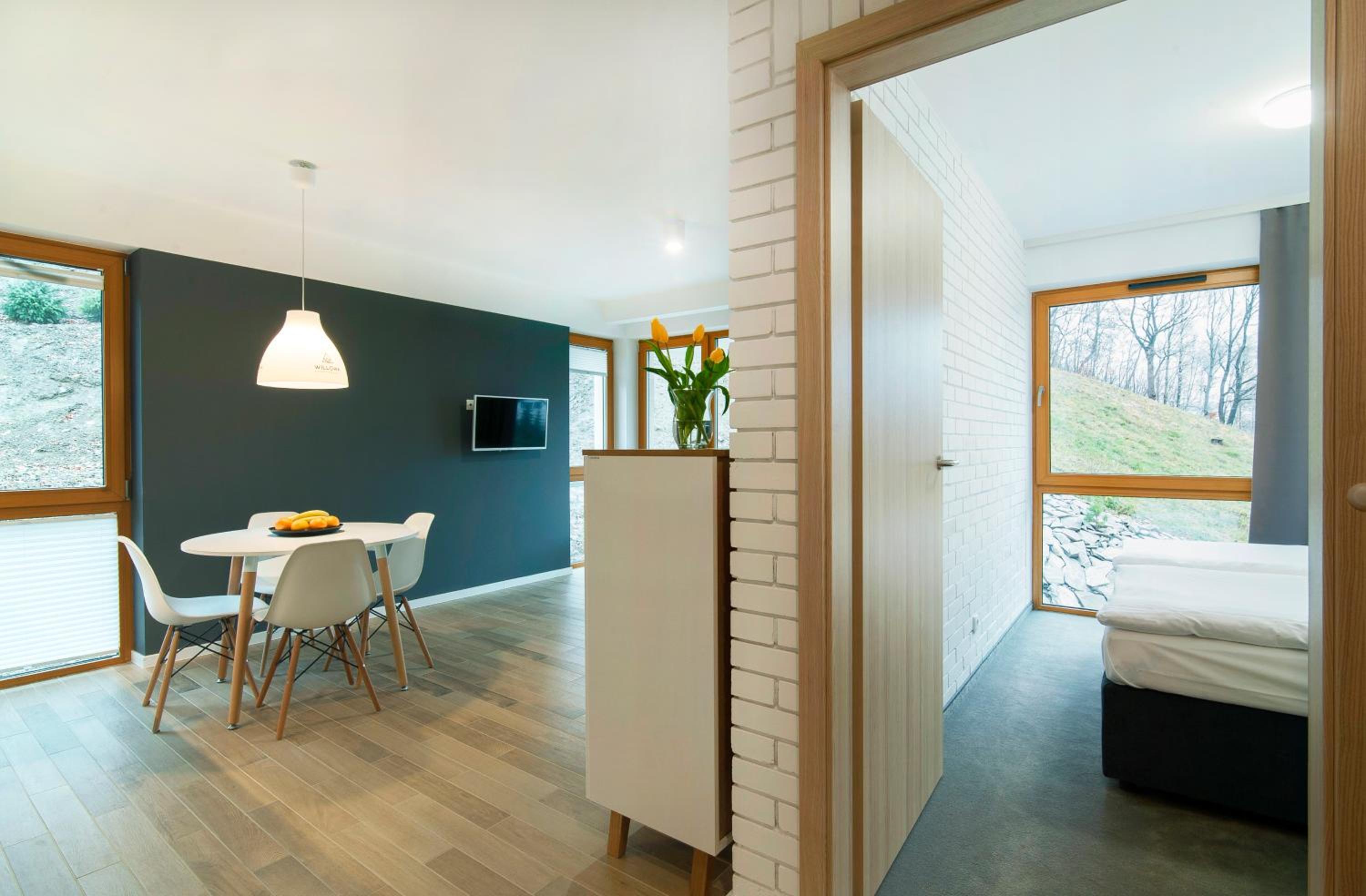 Apartment with Mountain View - Photo 9