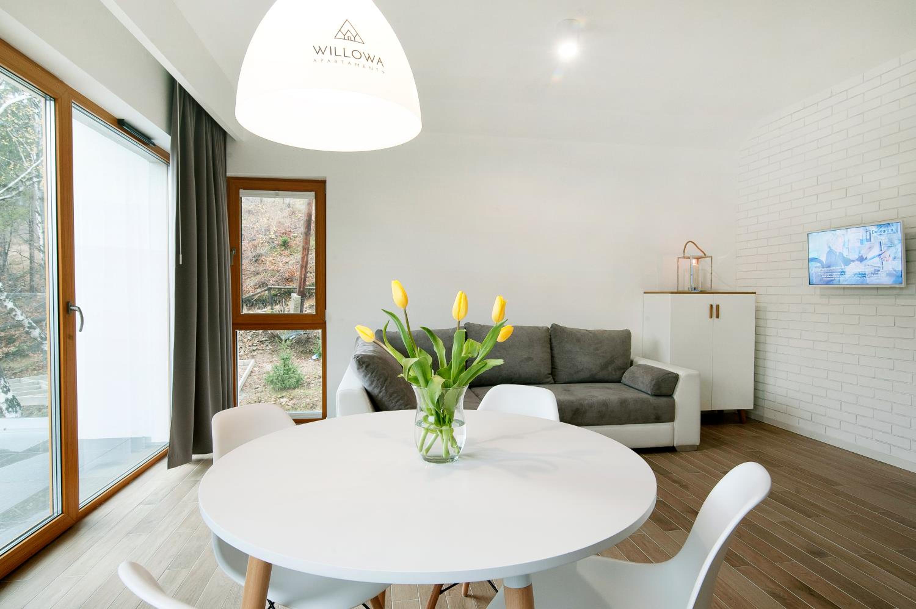 Apartment with Mountain View - Photo 5