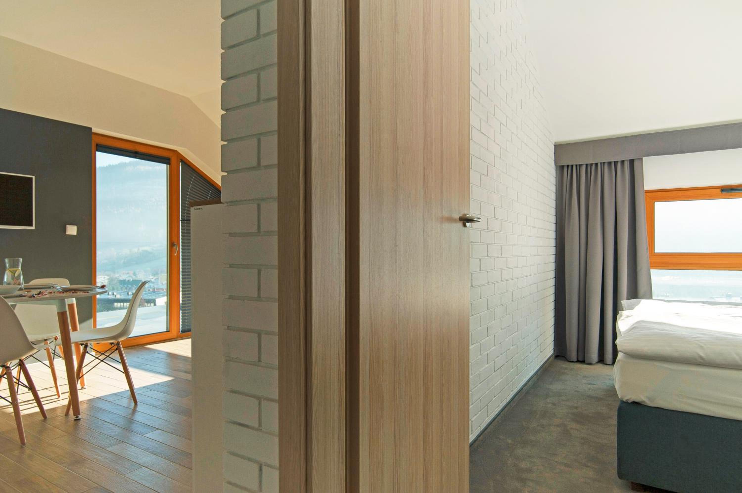 Apartment with Mountain View - Photo 12
