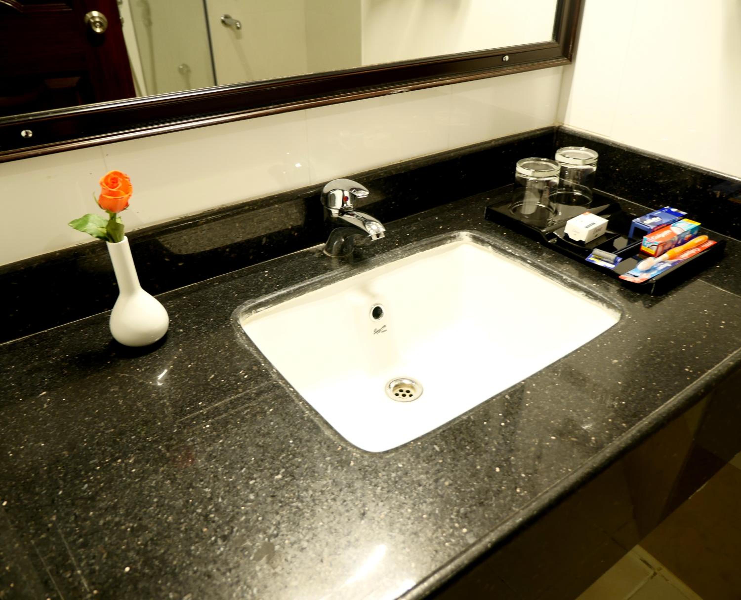 Double or Twin Room with City View photo 2