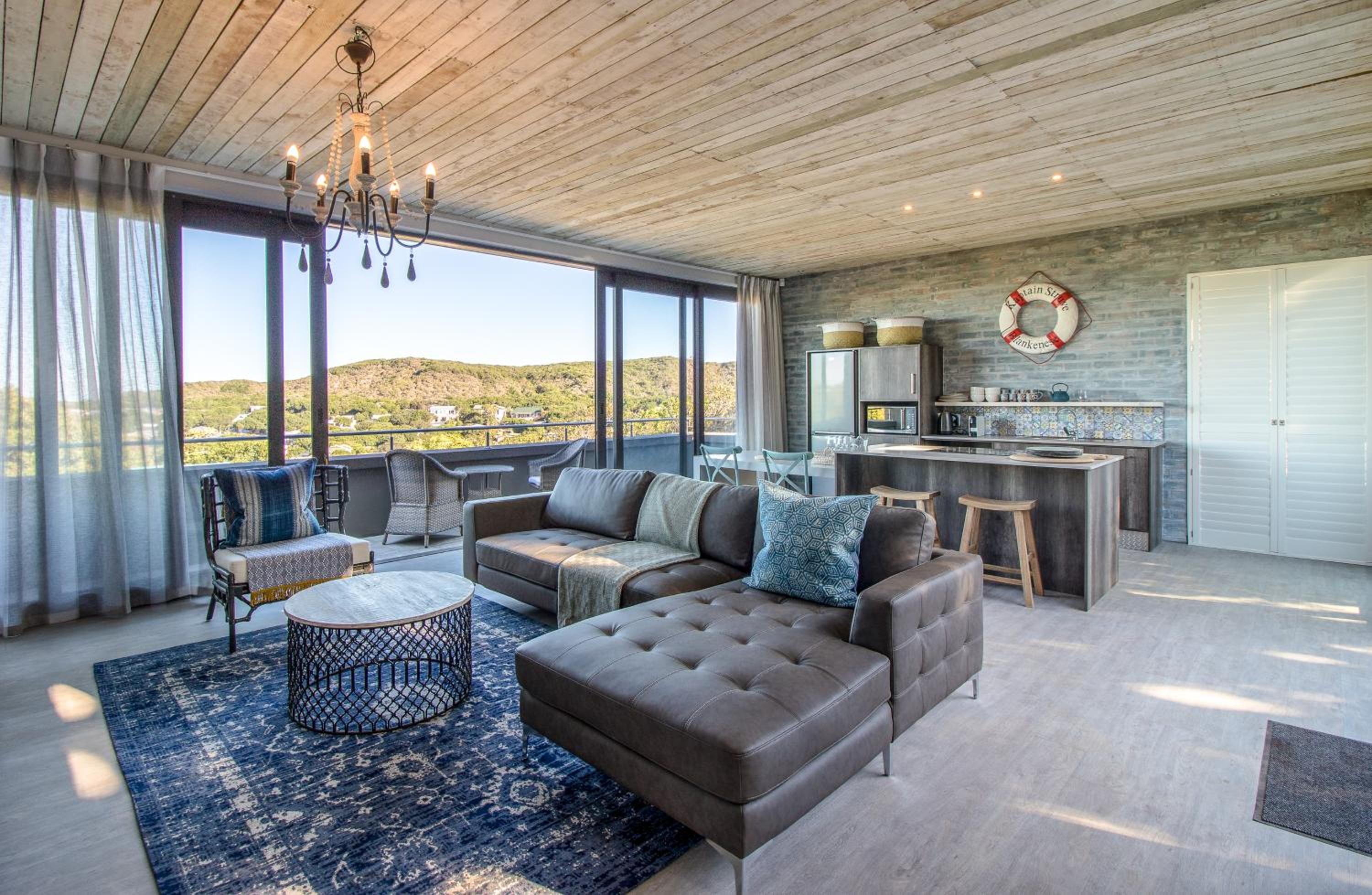 Family Room - Photo 4