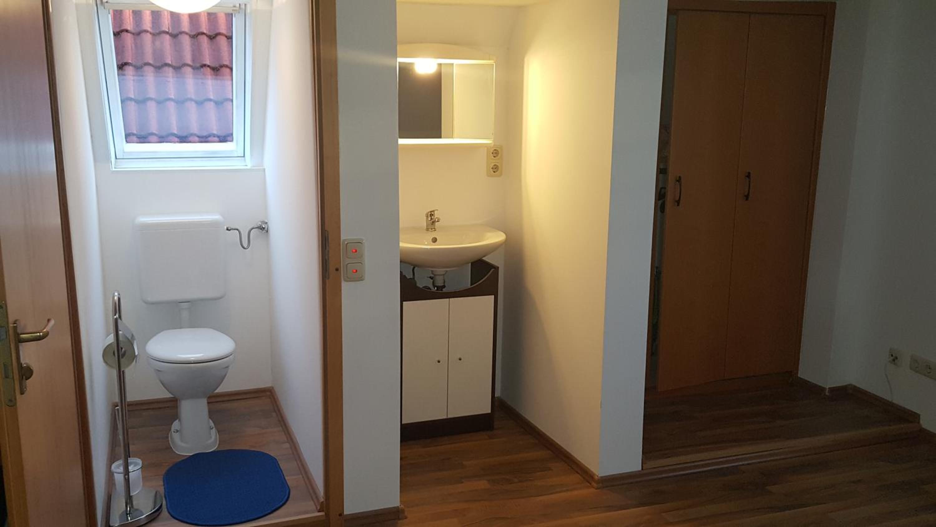 Apartment With Shared Bathroom photo 2