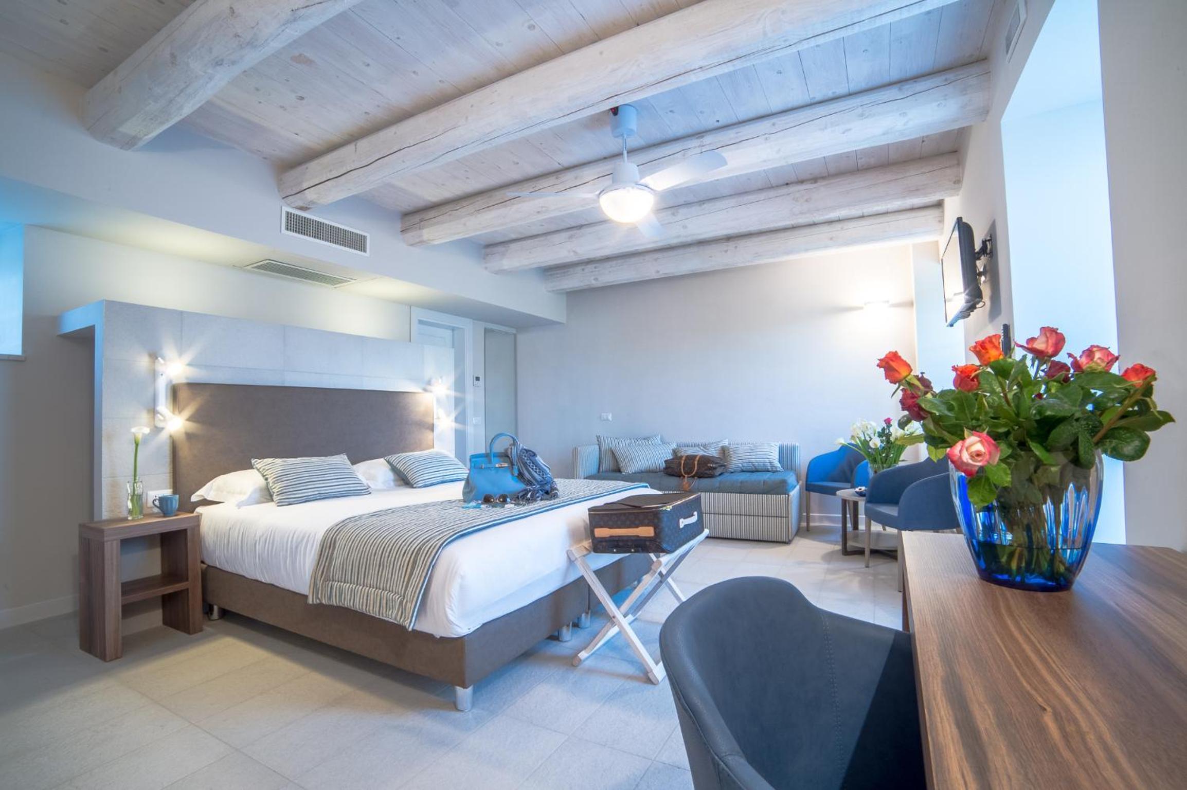 Triple Room with Patio photo 1
