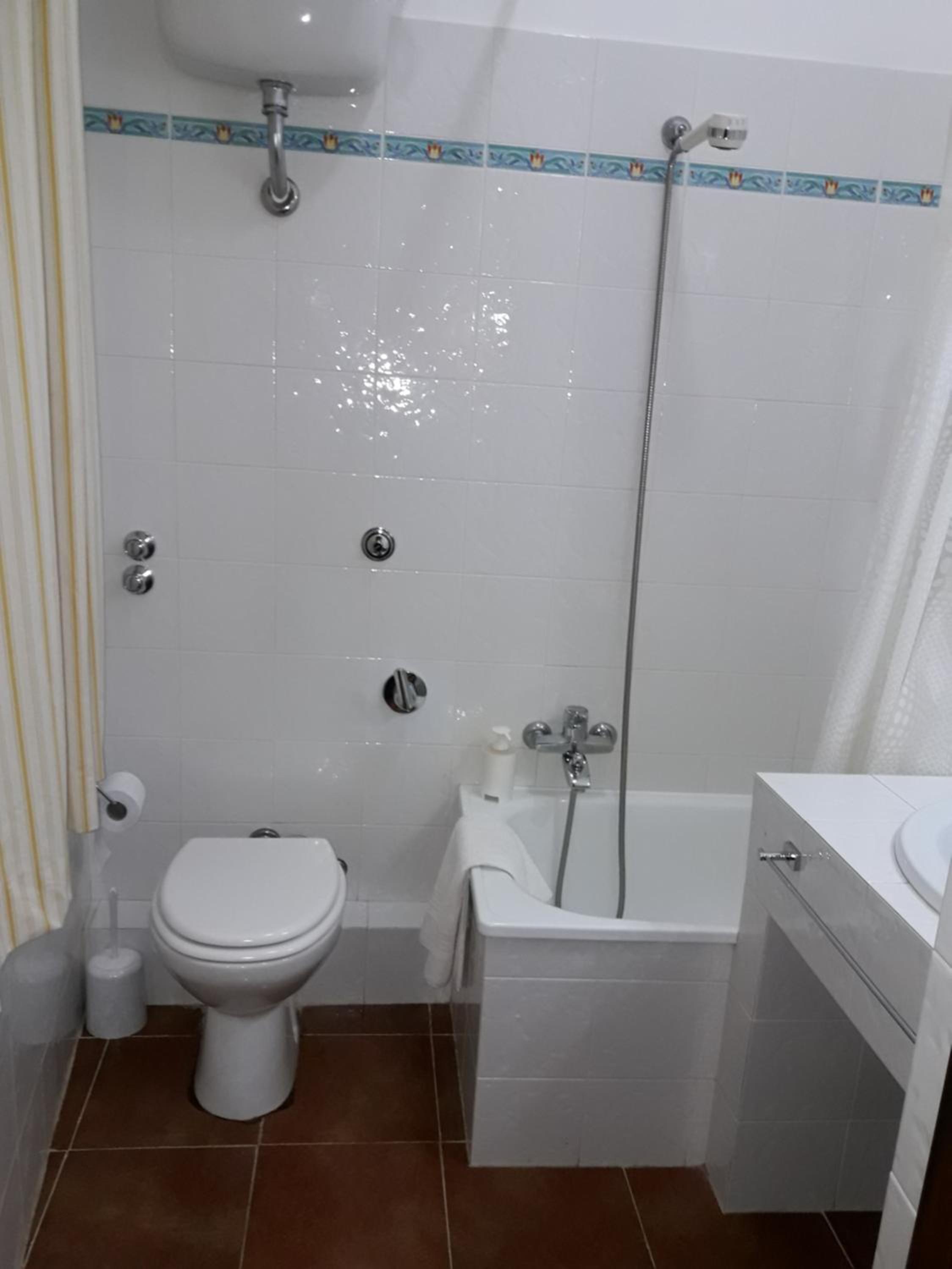 Triple Room with Private Bathroom - Photo 2