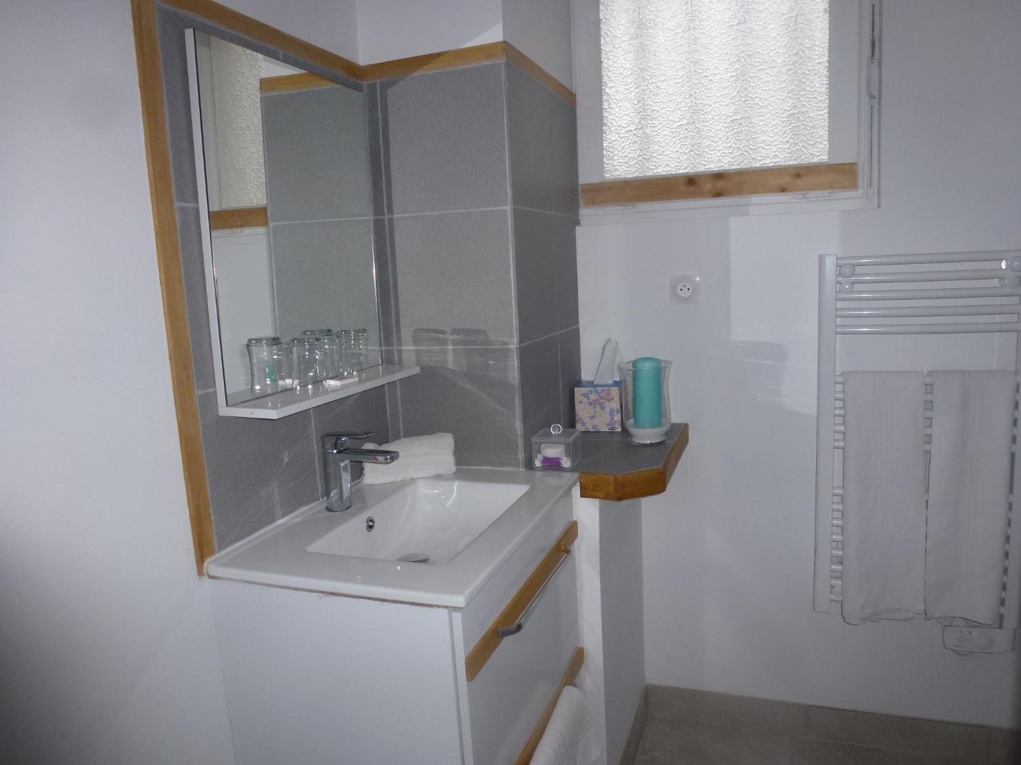 Double Room with Pool View - Photo 3
