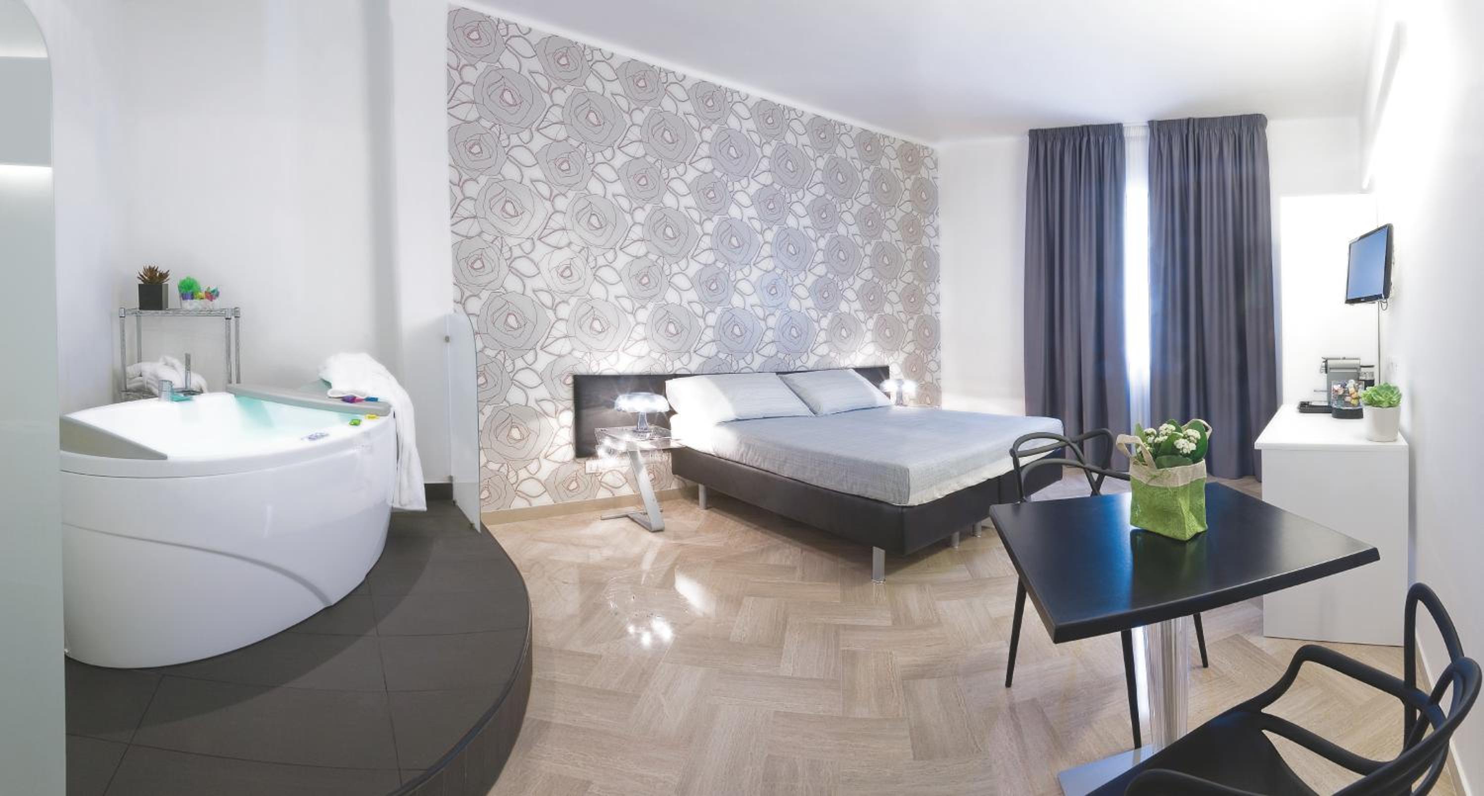 Junior Suite (2 Adults) photo 1
