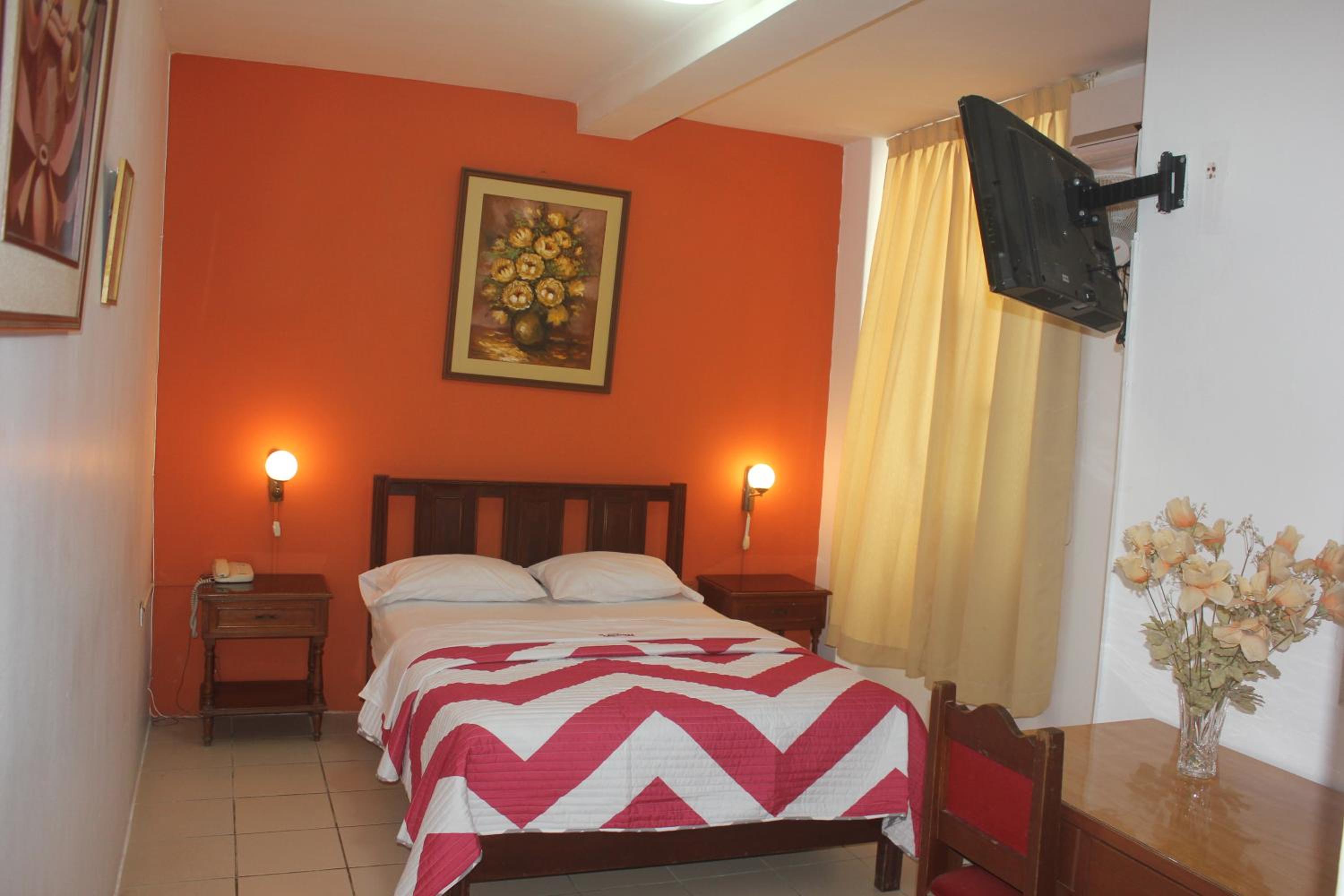 Single Room with Private Bathroom photo 2