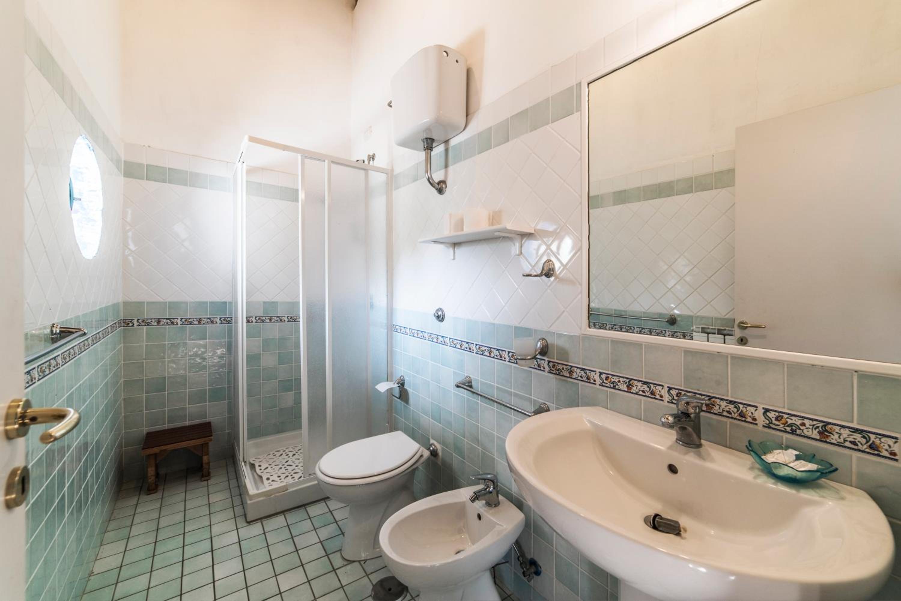 Large Double Room - Photo 5