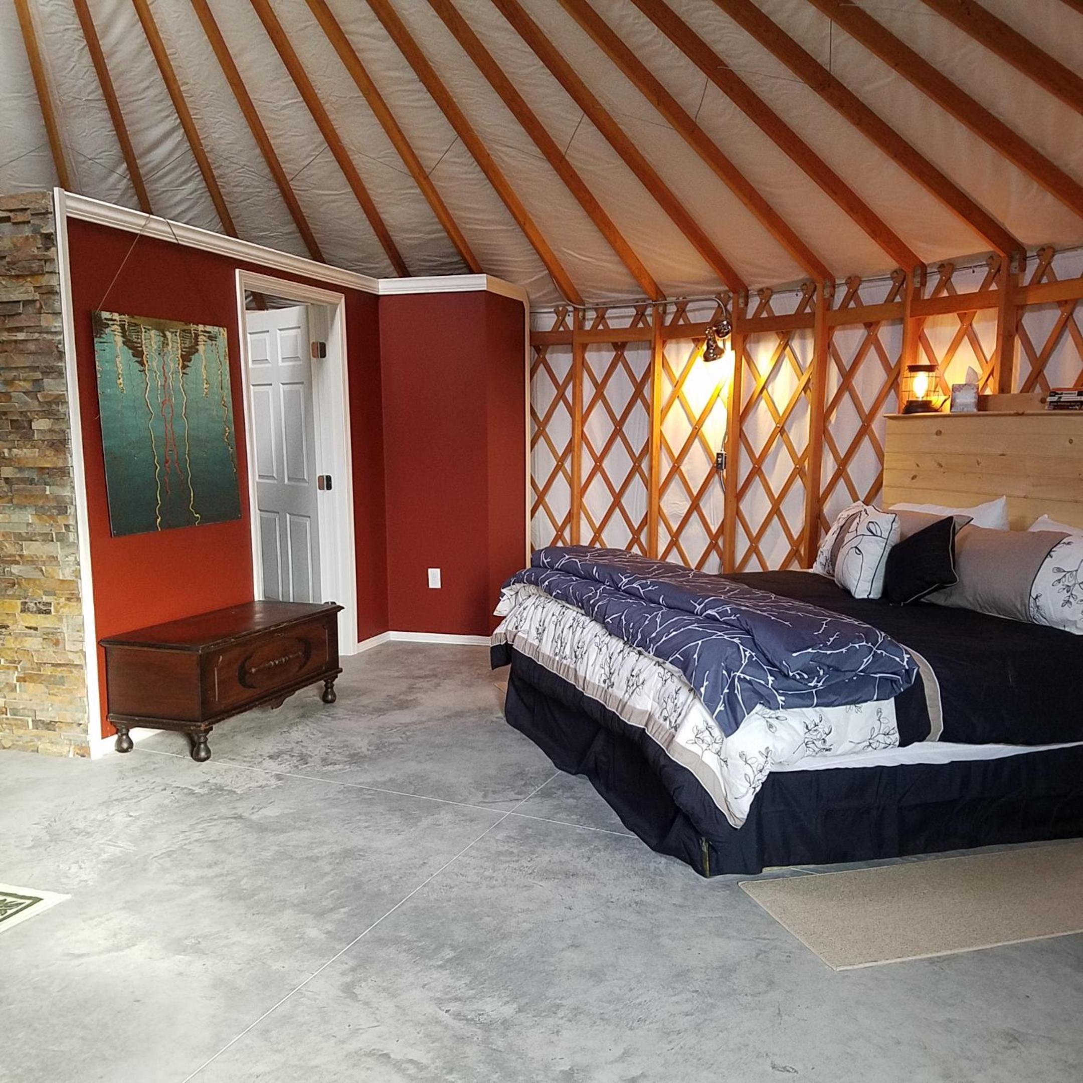 Honeoye (Glamor Camping Yurt)