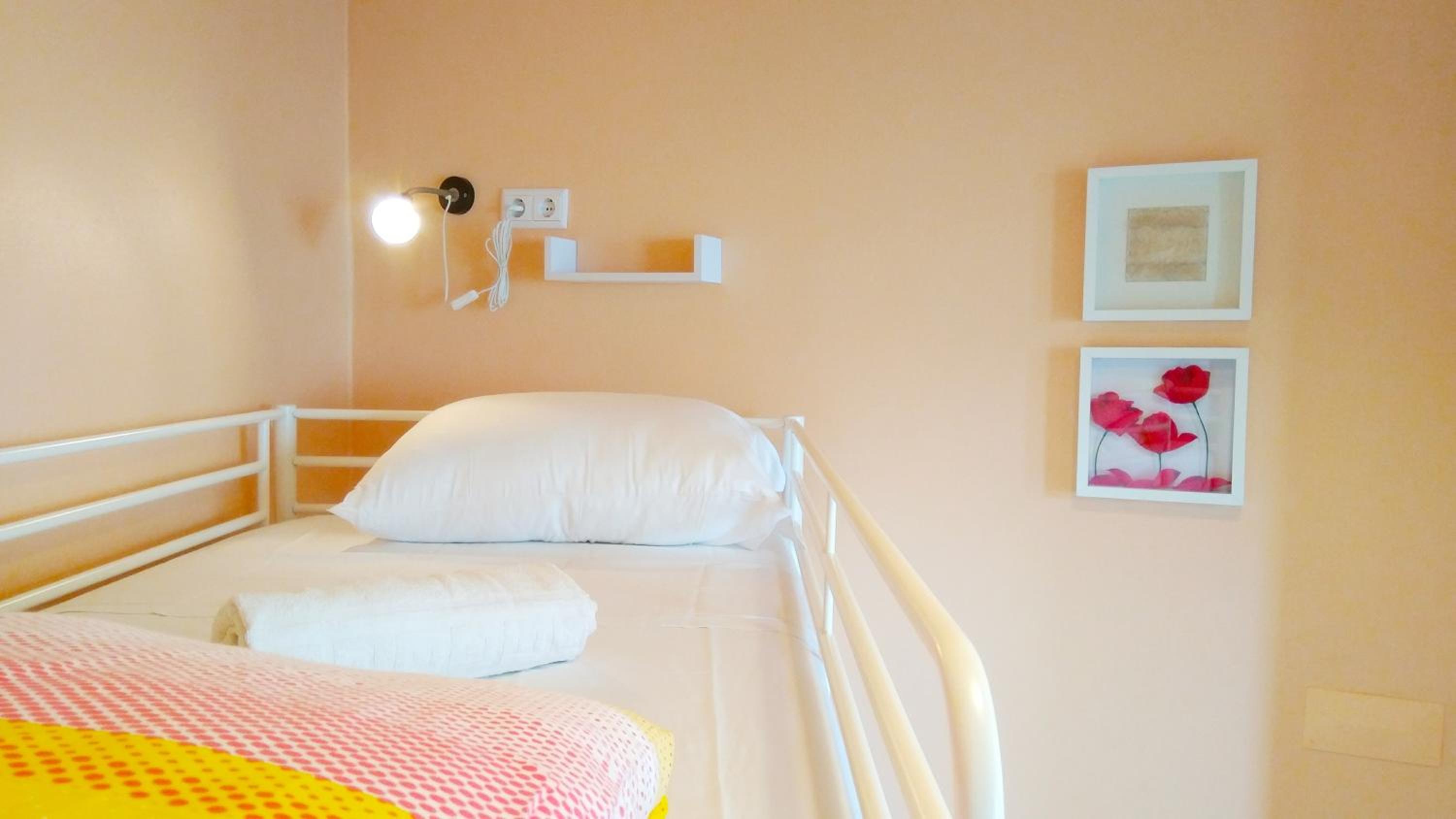 Twin Room with Private Bathroom photo 3