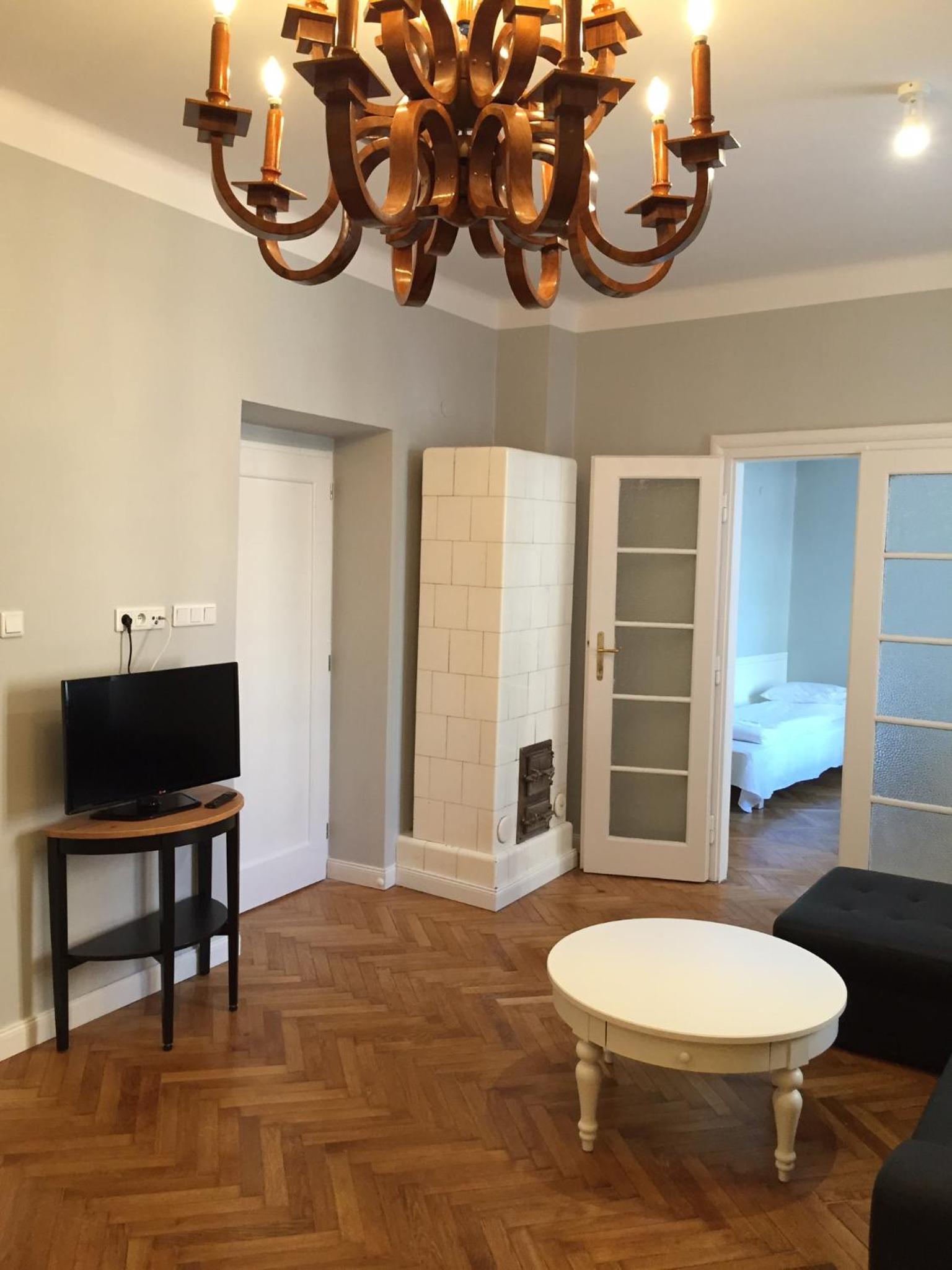 Apartment with Balcony - Photo 12