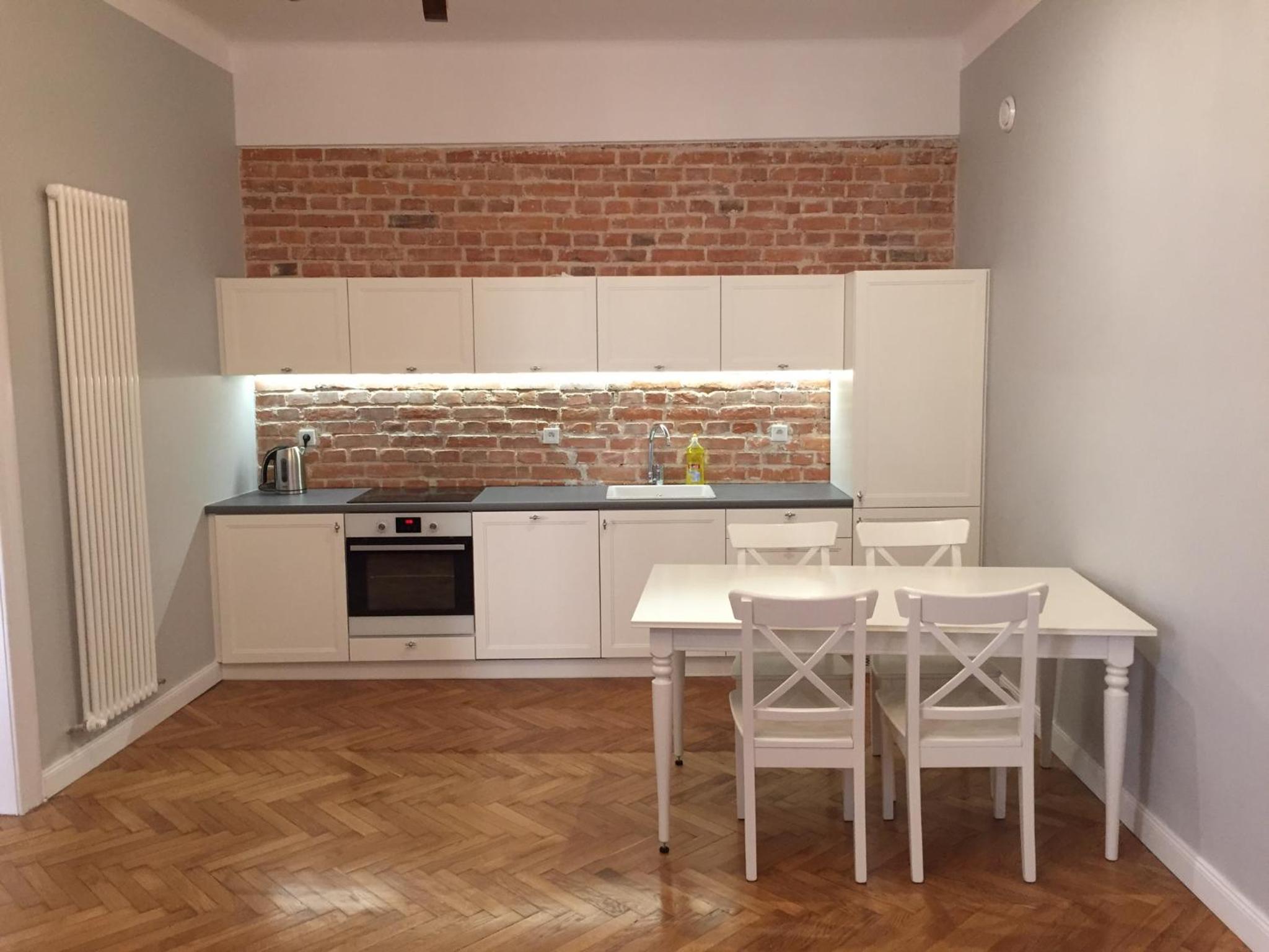 Apartment with Balcony - Photo 9