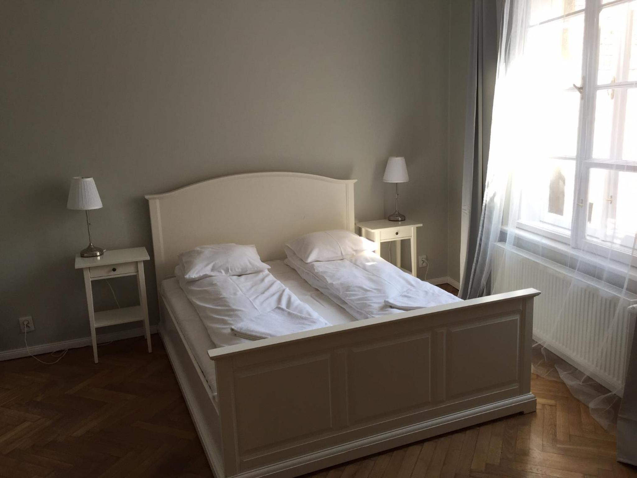 Apartment with Balcony - Photo 14