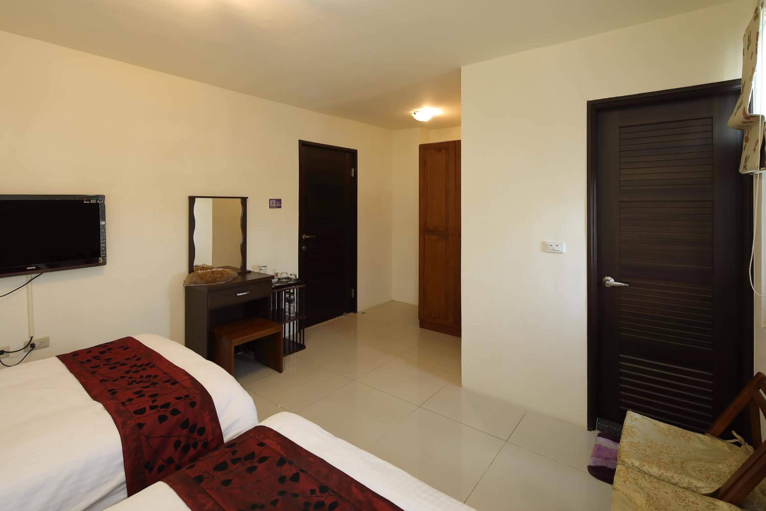 Small Double or Twin Room photo 2