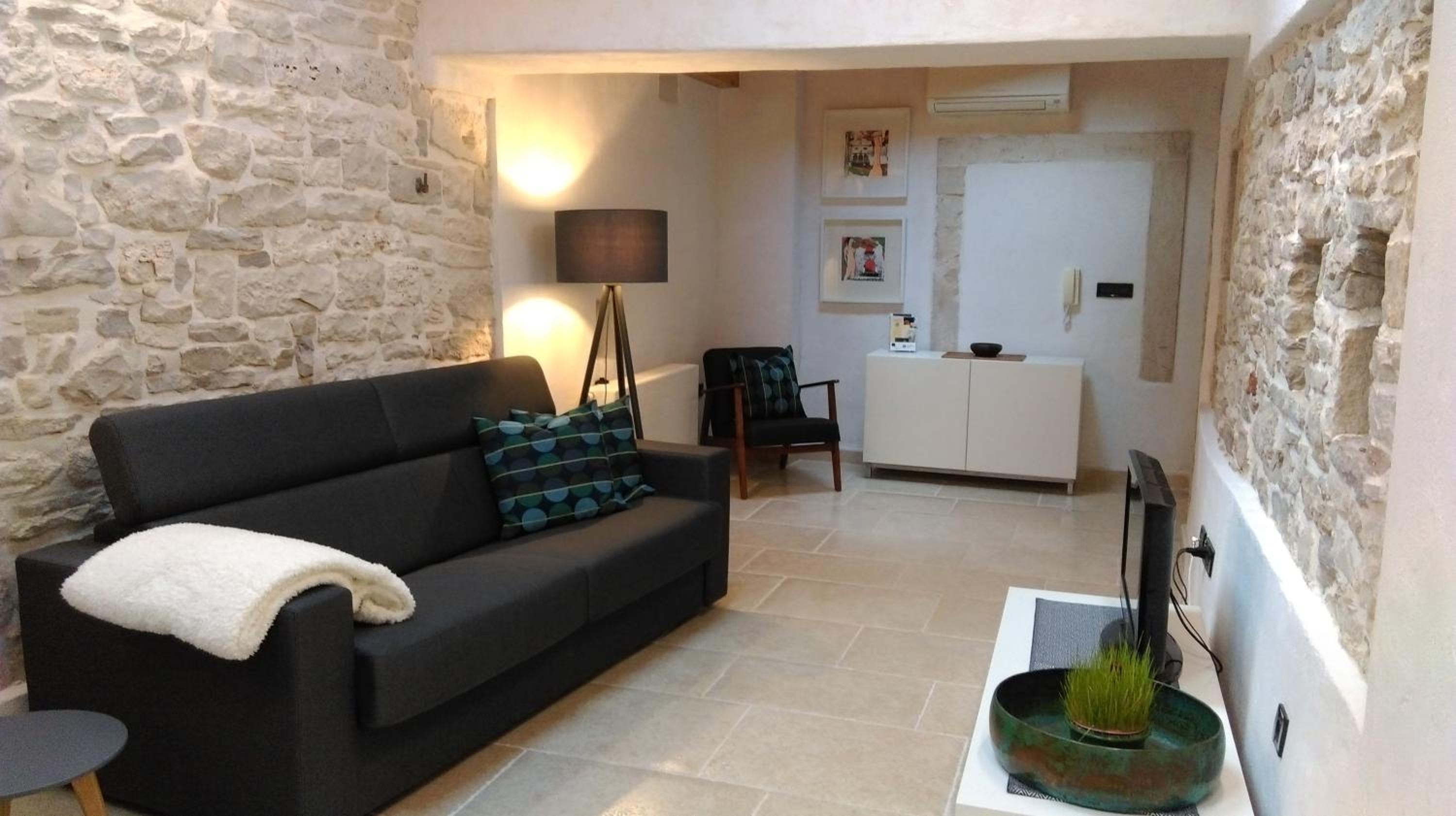 One-Bedroom House photo 2