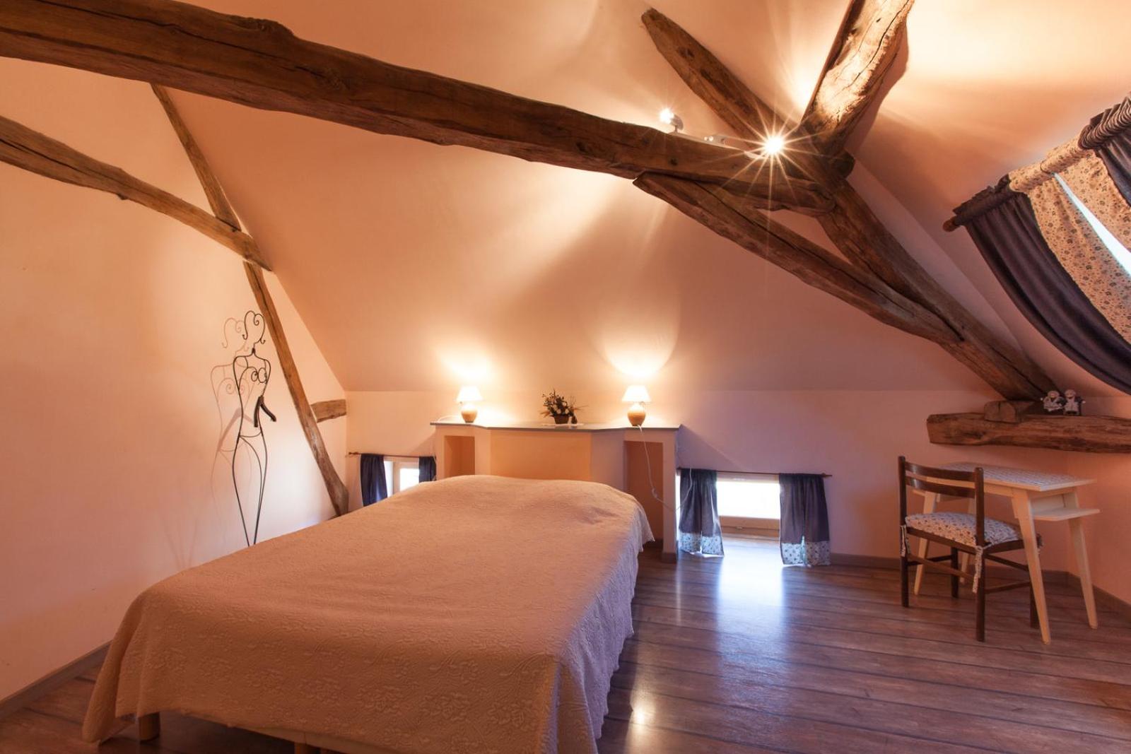 Deluxe Double Room with Shower - Photo 7