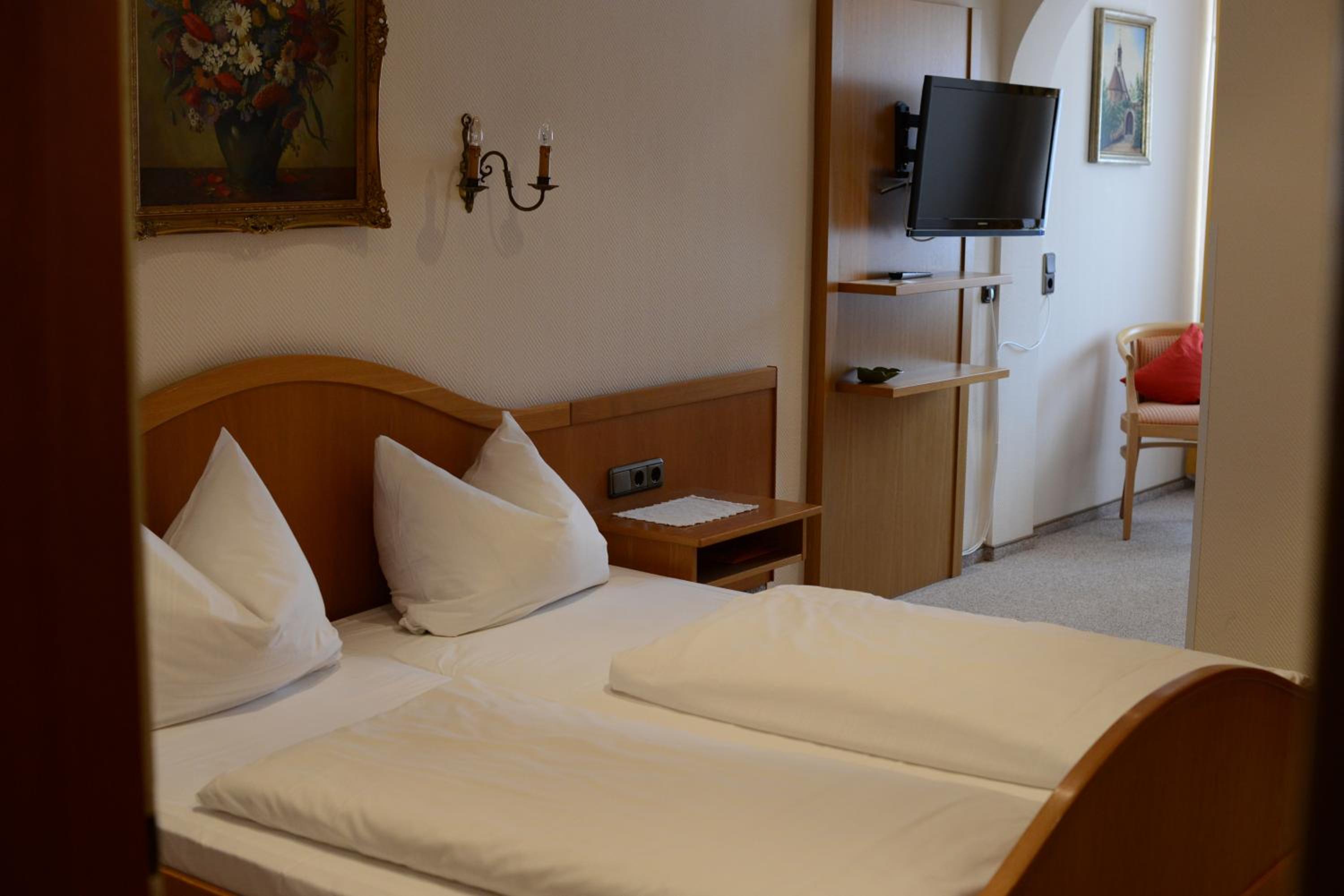 Basic Triple Room photo 3
