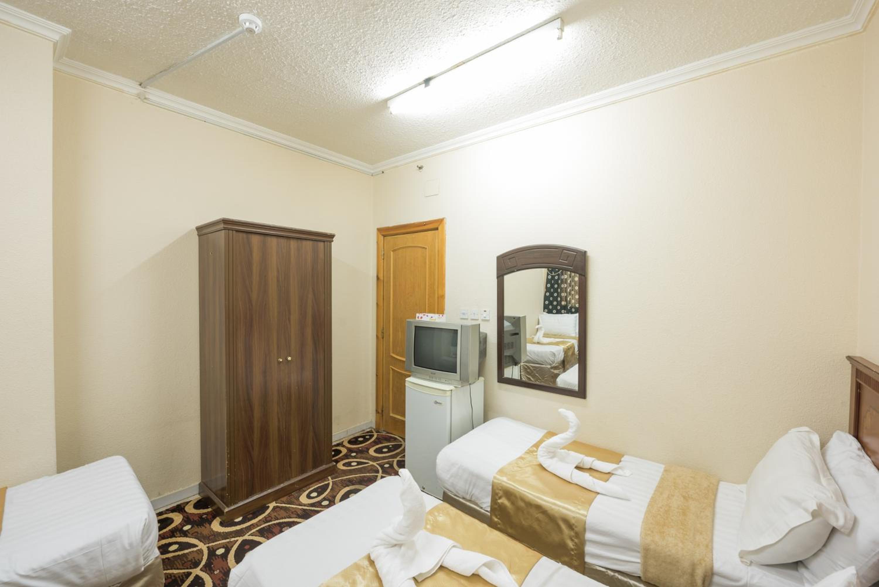 Basic Triple Room With Shared Bathroom photo 1