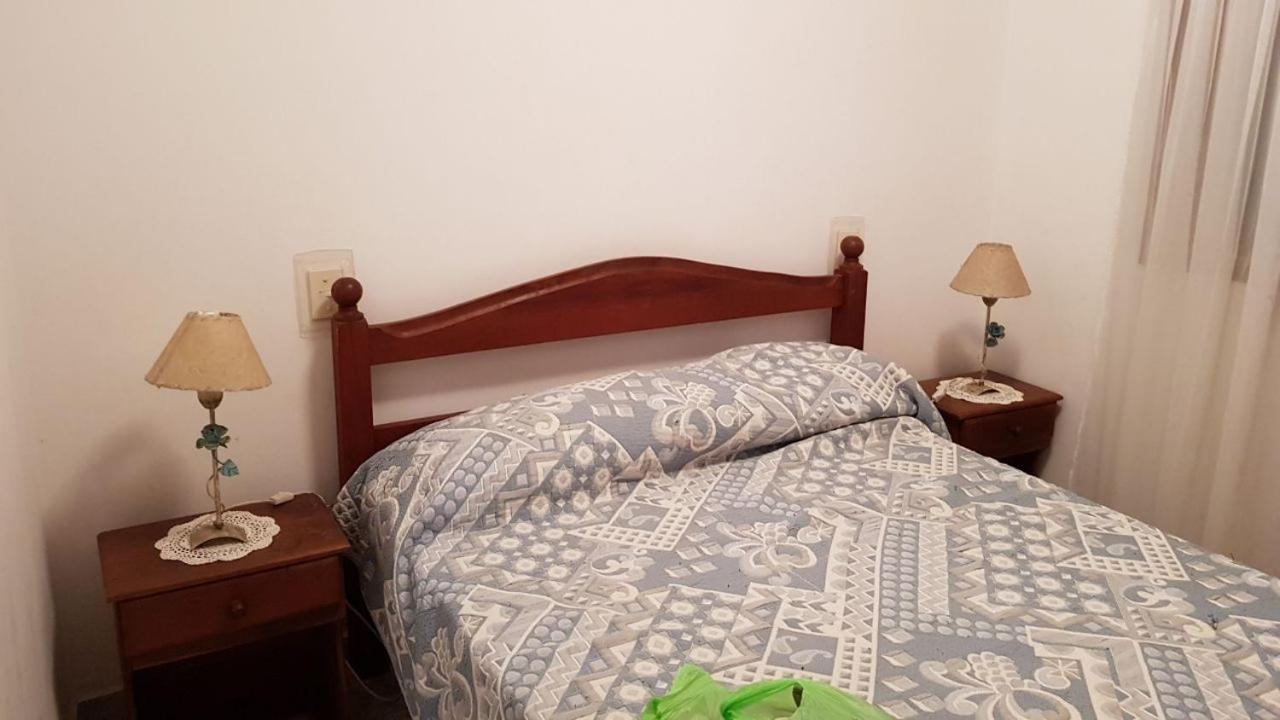 Five-Bedroom House photo 1