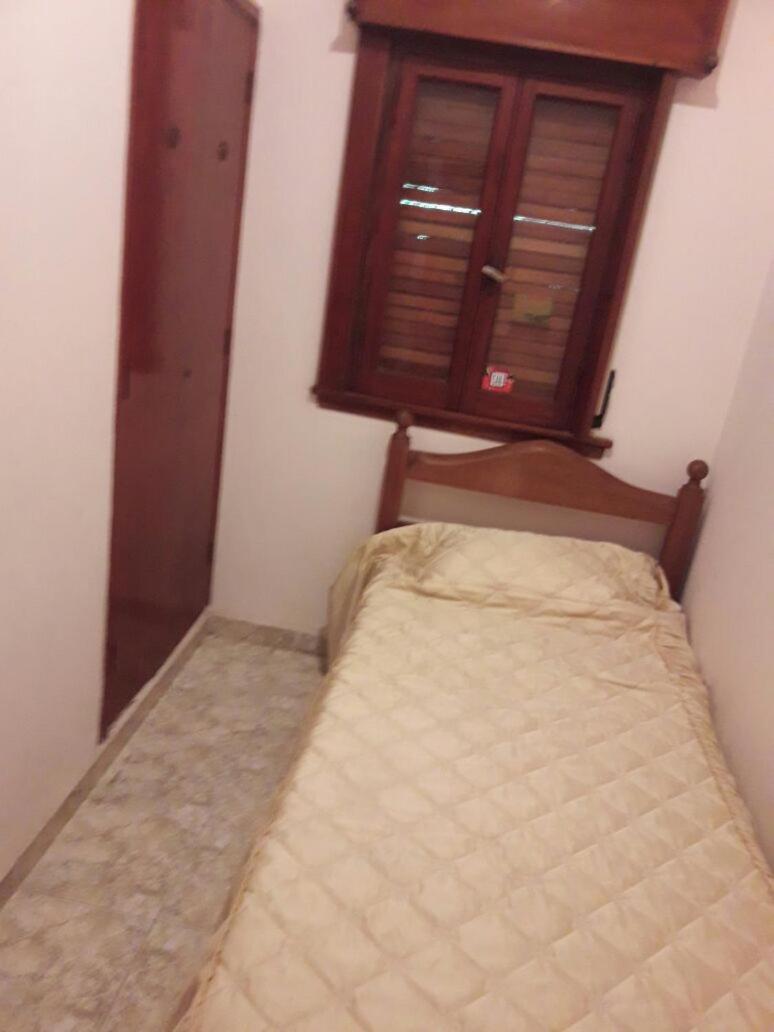 Five-Bedroom House photo 3