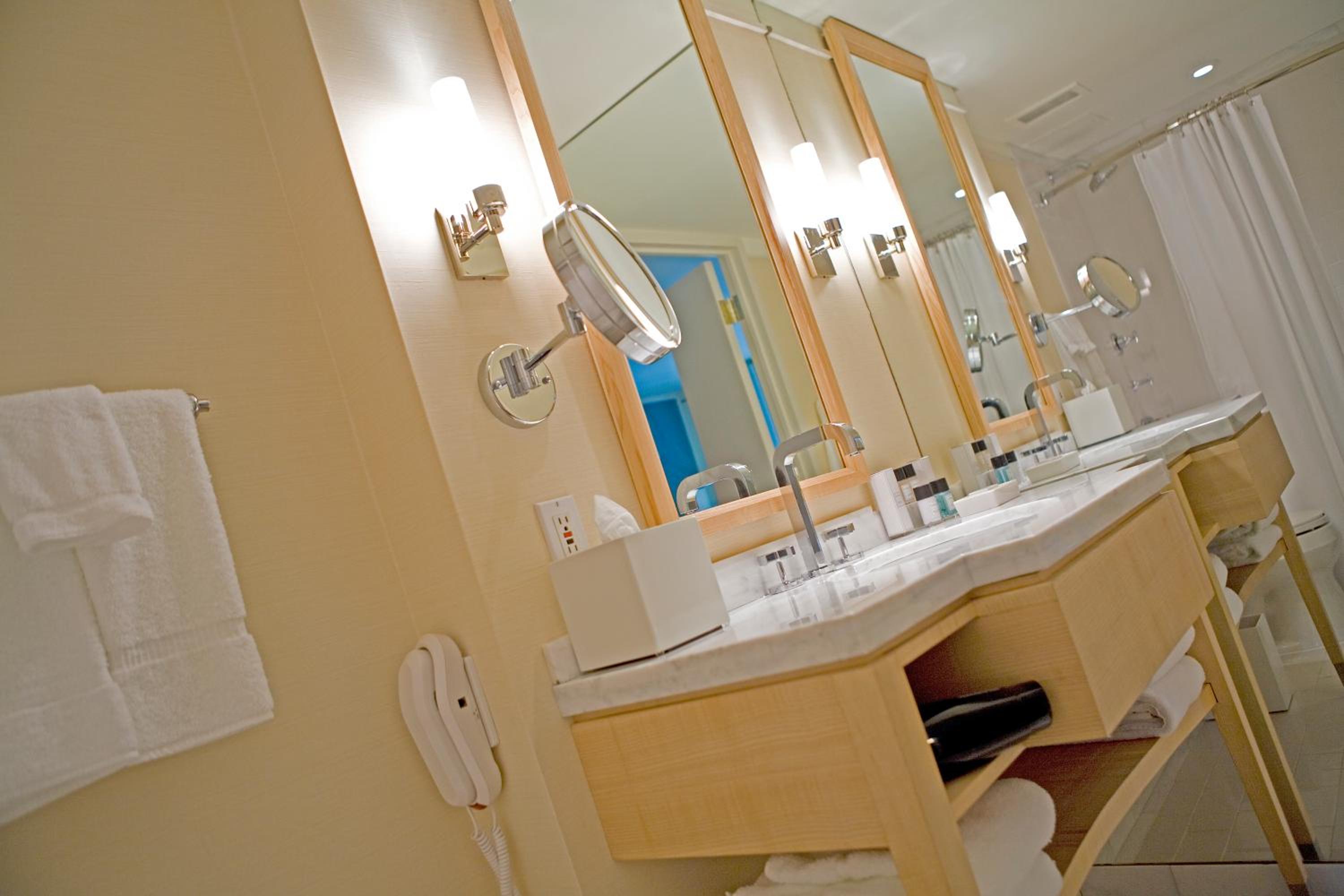 Premier Deluxe King Room - Photo 2