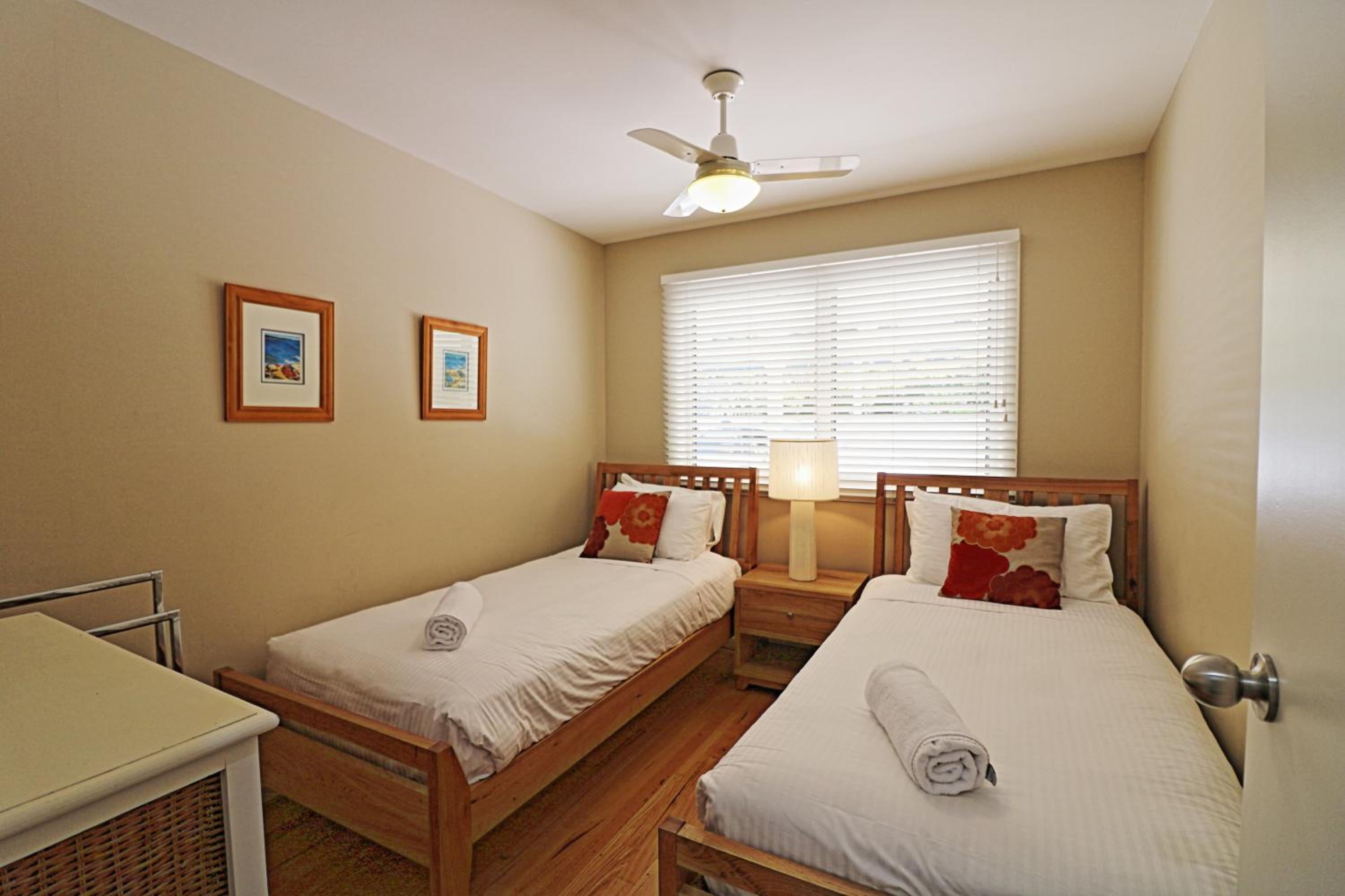 Six-Bedroom House photo 2