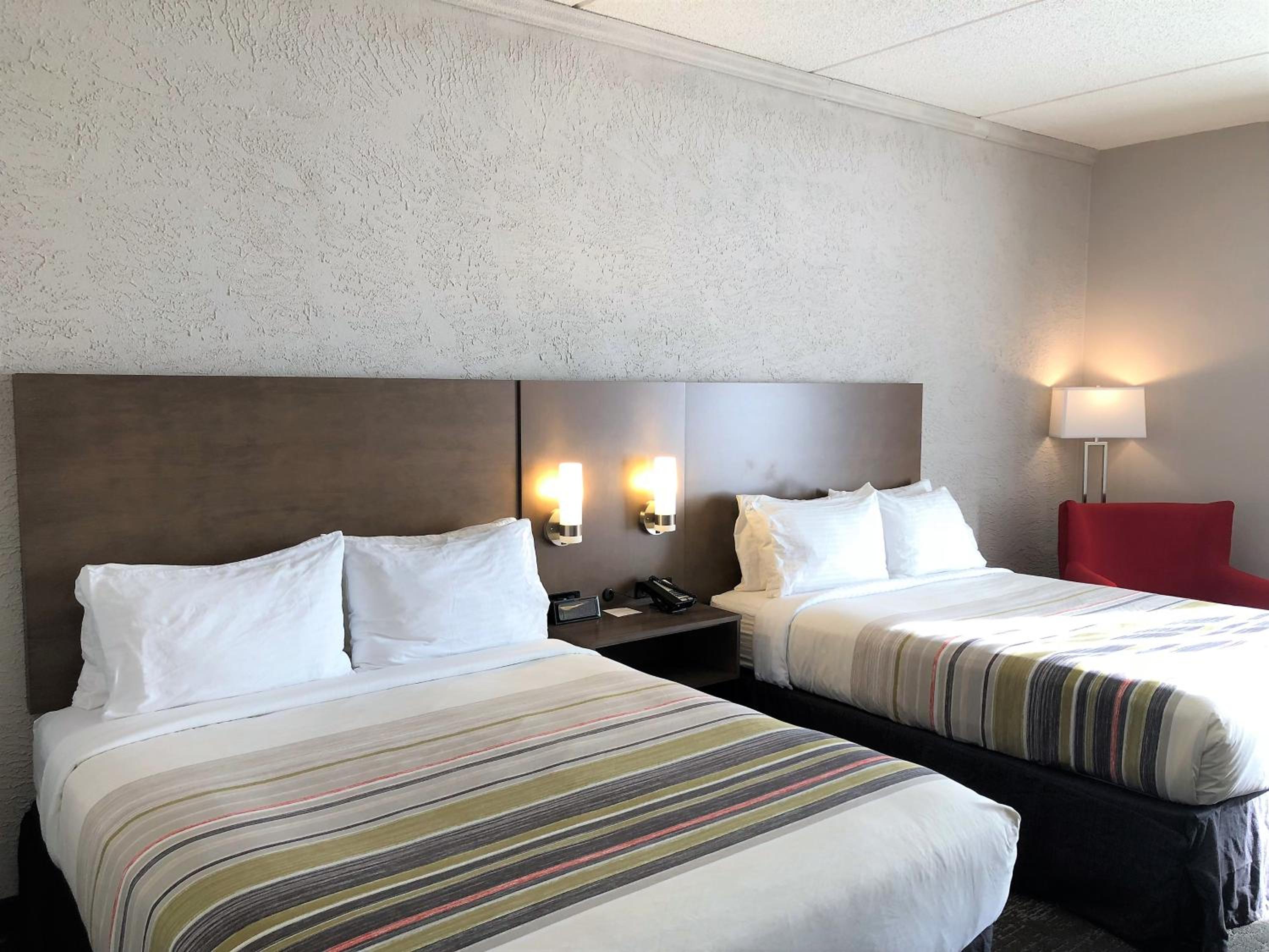 Queen Room with Two Queen Beds - Photo 7