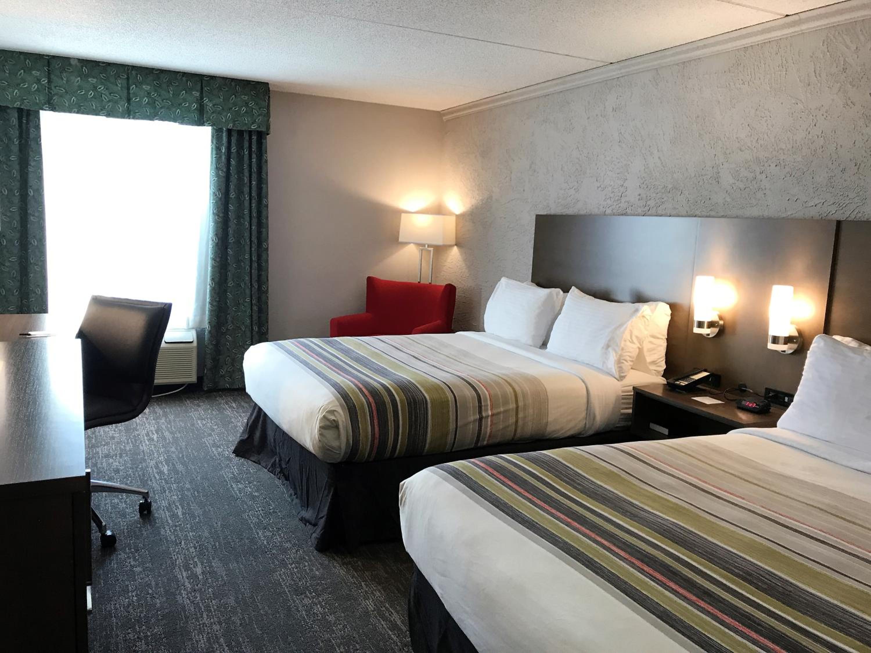 Queen Room with Two Queen Beds - Photo 6