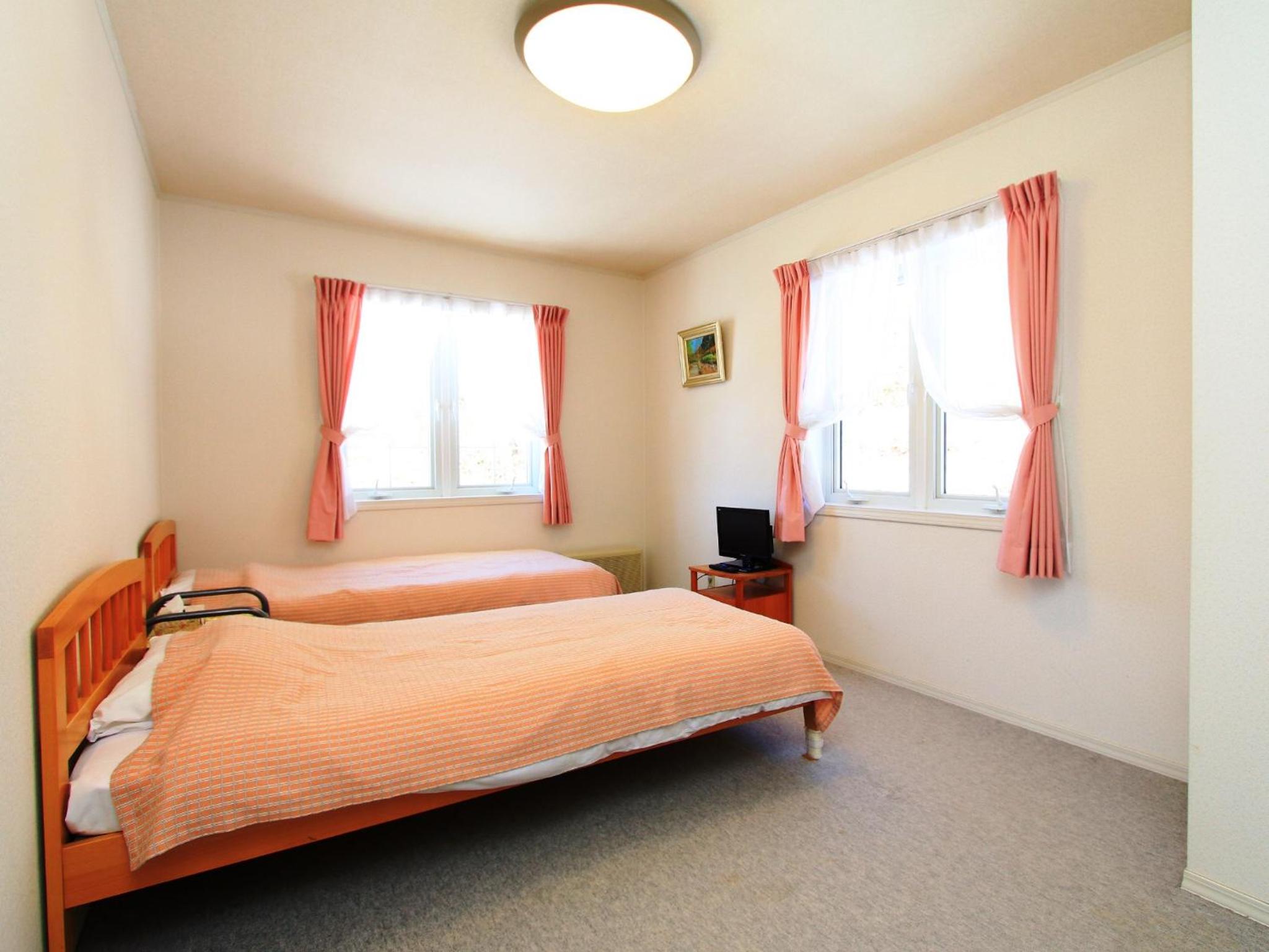 Standard Twin Room - Photo 6