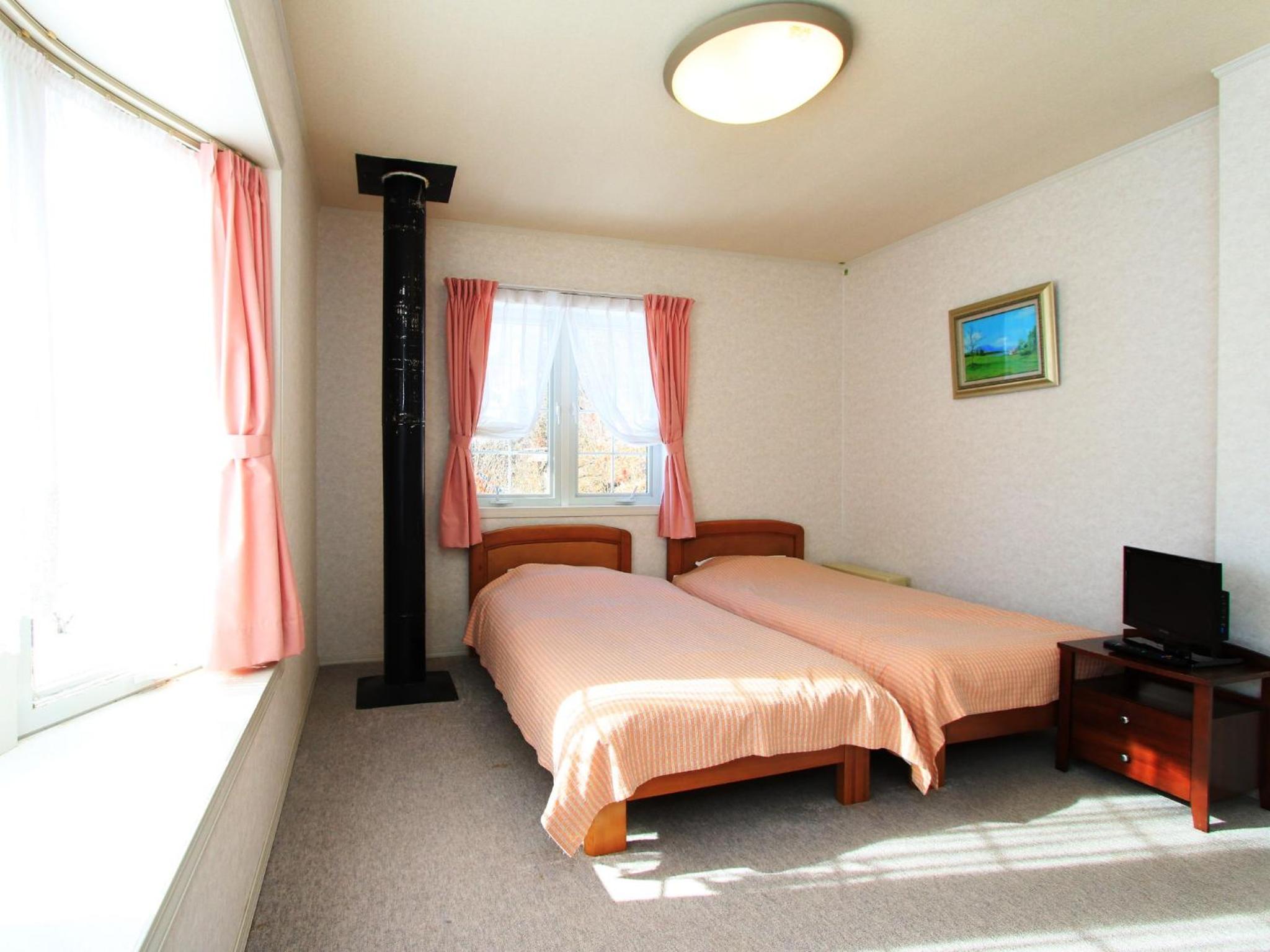 Standard Twin Room - Photo 4