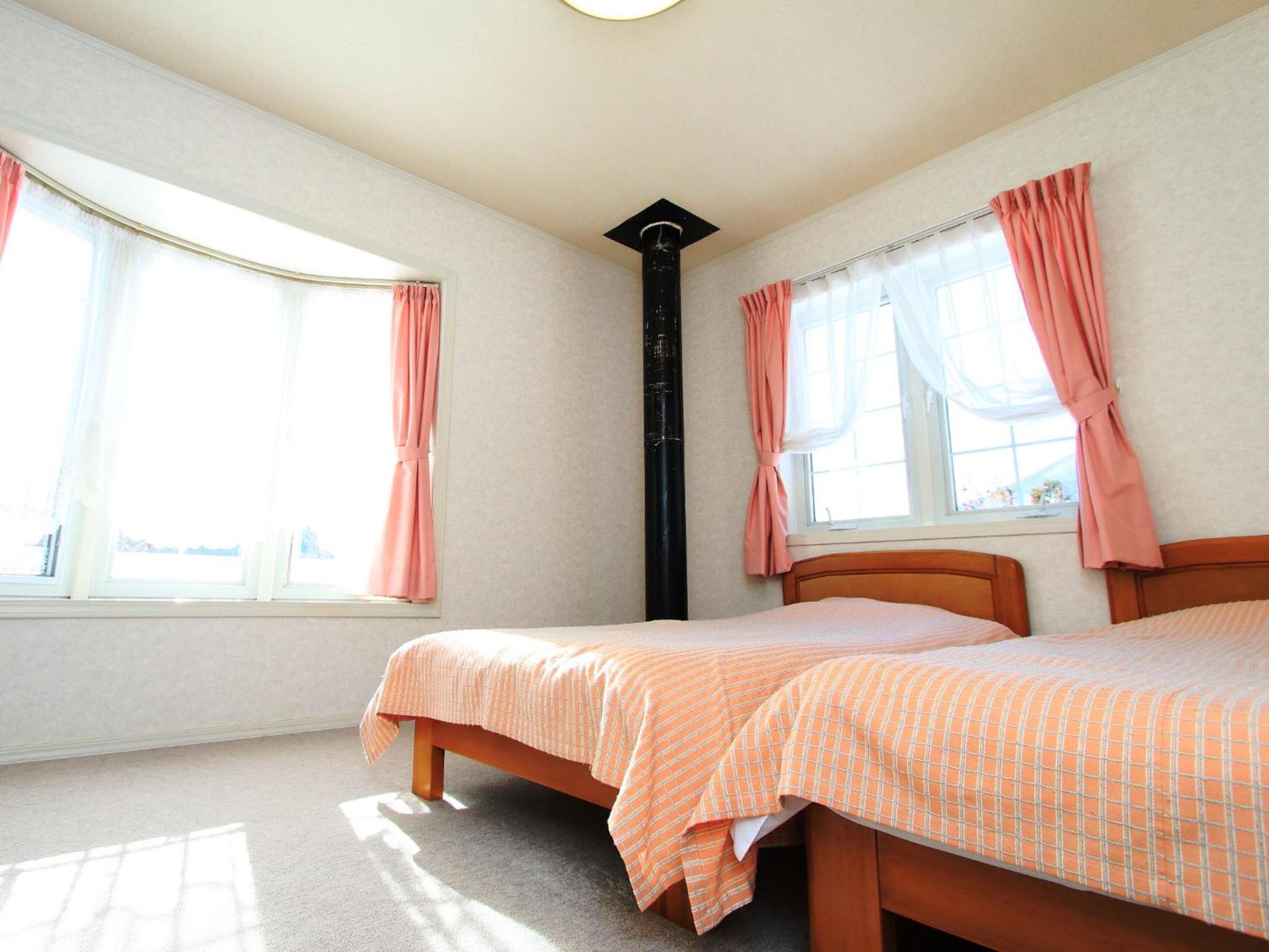 Standard Twin Room - Photo 3